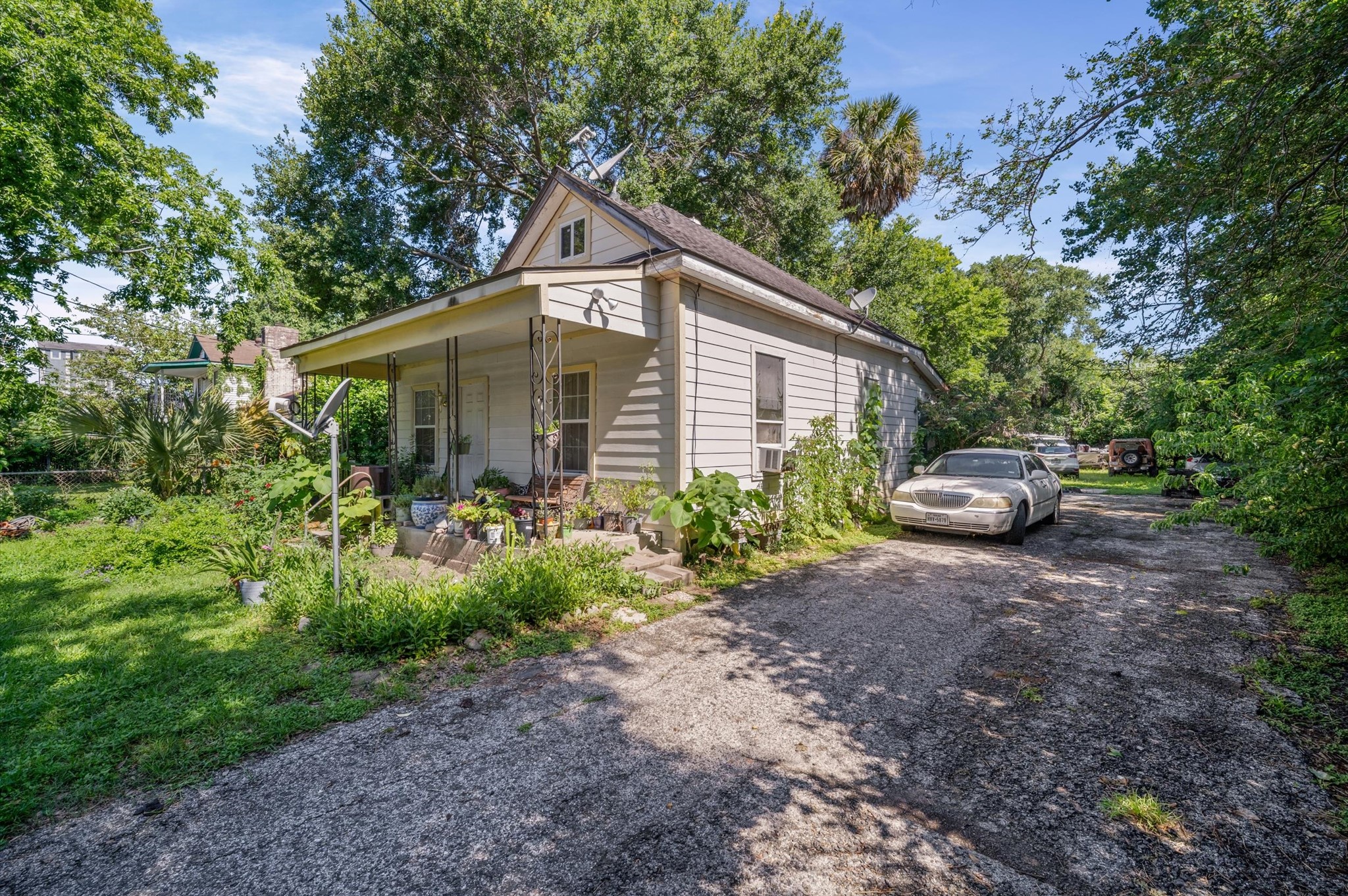 320 Eichwurzel Lane Property Photo 2