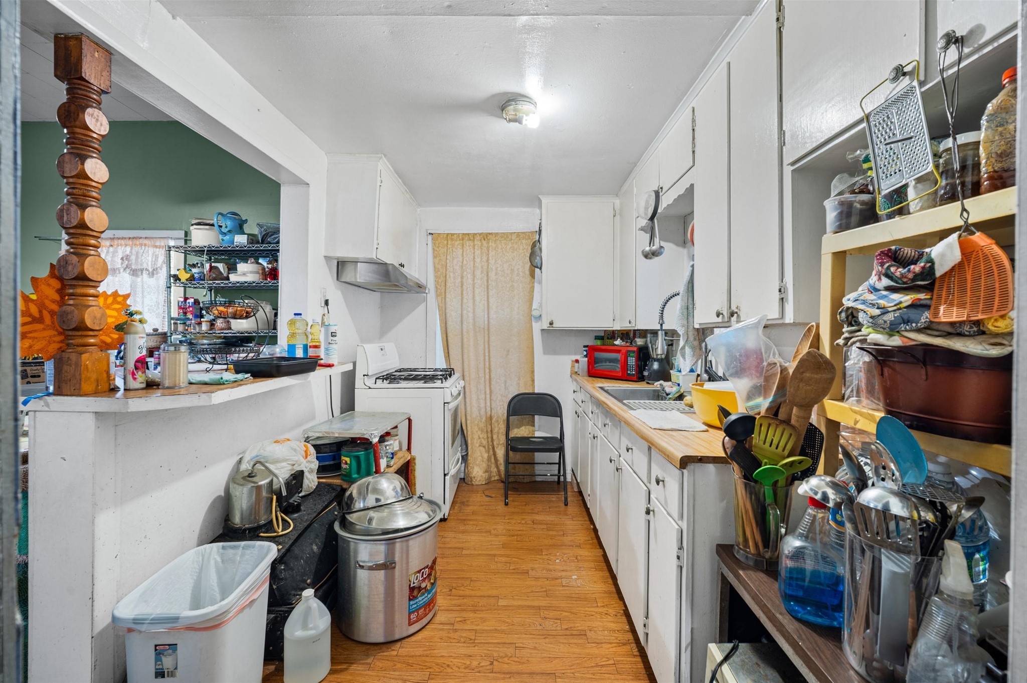 320 Eichwurzel Lane Property Photo 12