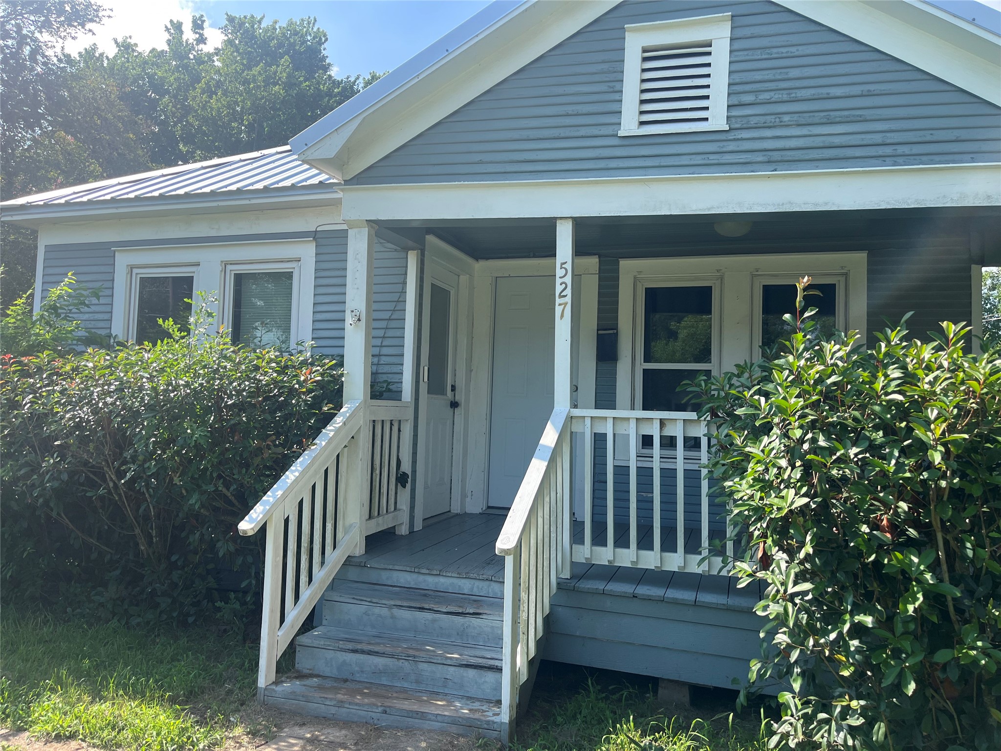 527 2nd Street Property Photo 3
