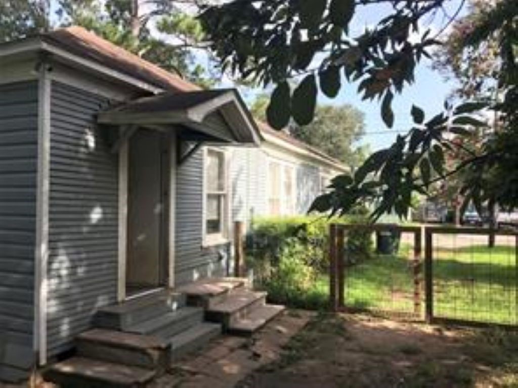 527 2nd Street Property Photo 4