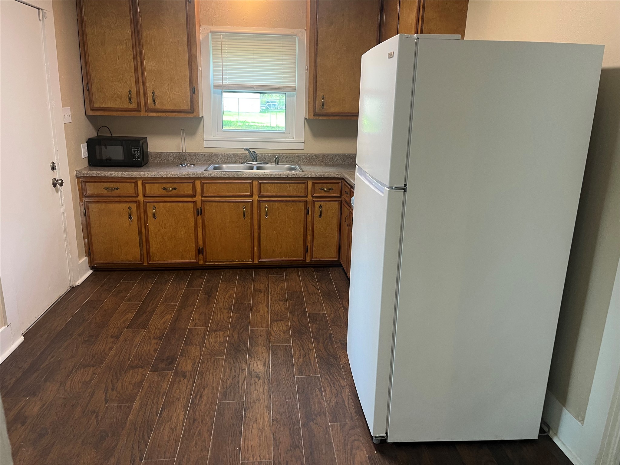 527 2nd Street Property Photo 14