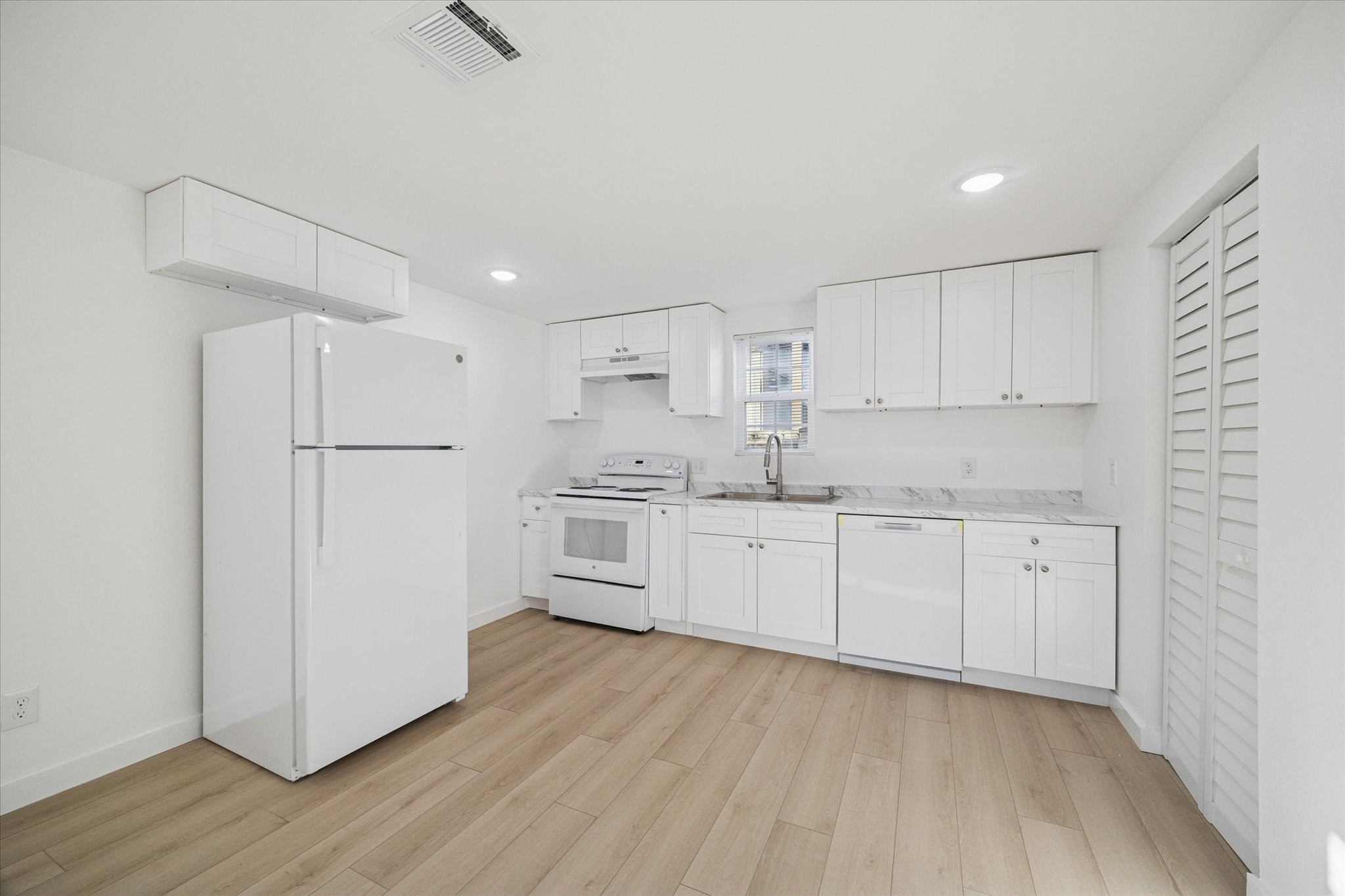 711 E 32nd Street A Property Photo 2
