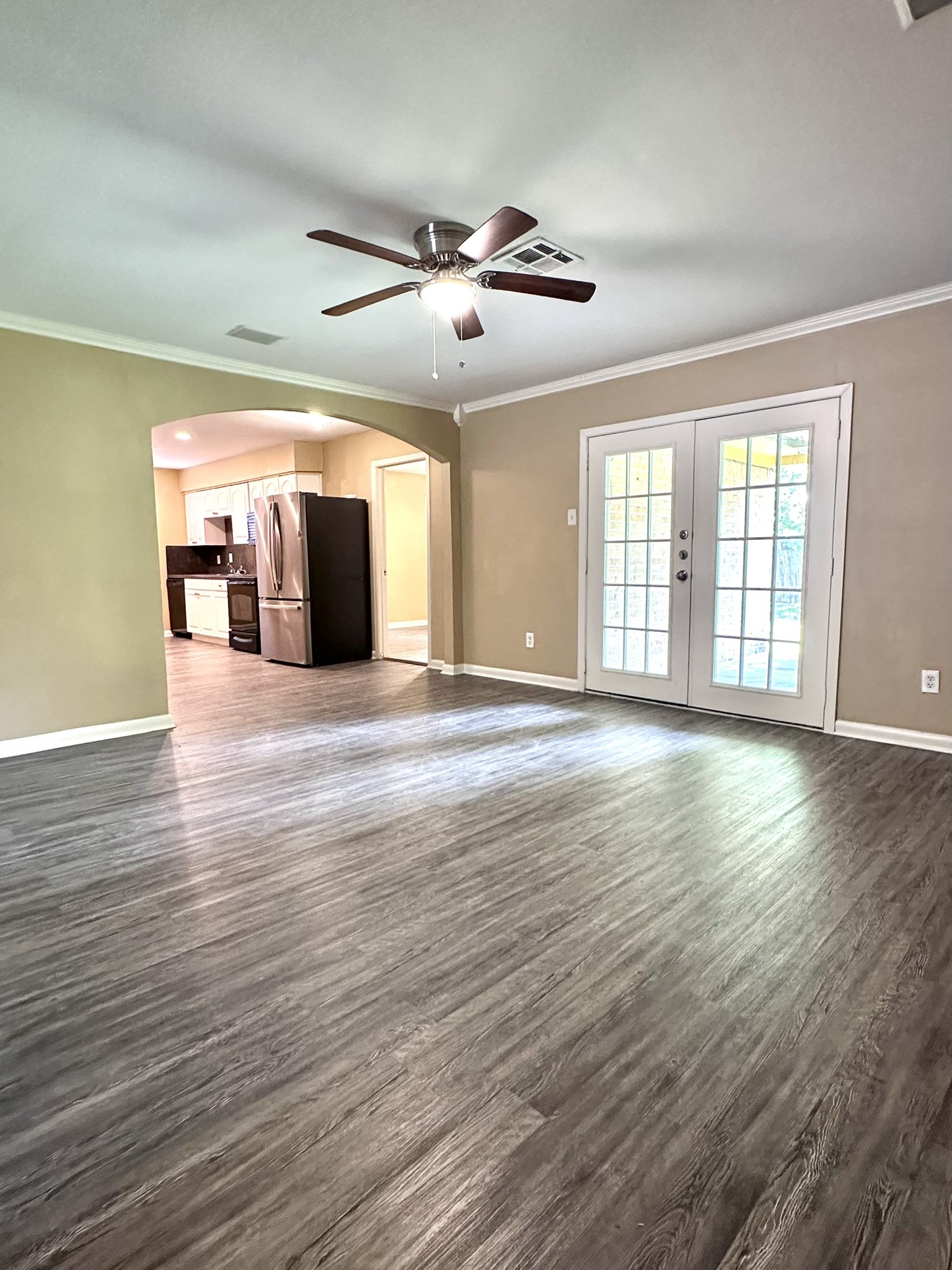 5830 Effingham Drive Property Photo 3