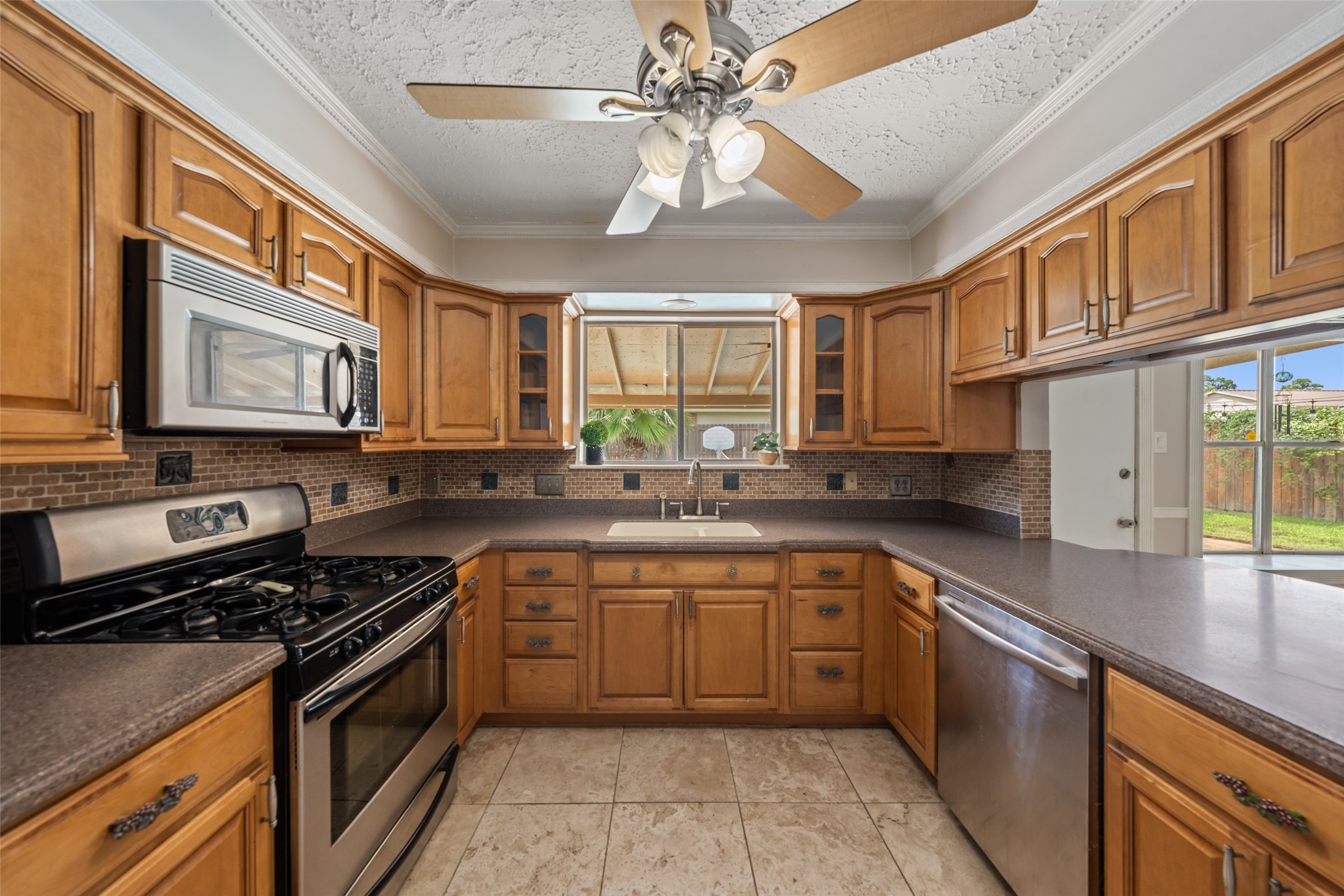 22303 Meadowrock Drive Property Photo 8