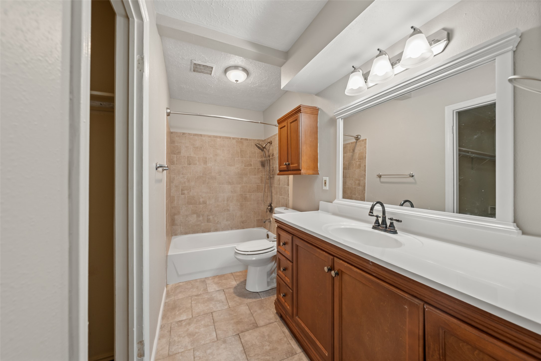 22303 Meadowrock Drive Property Photo 15