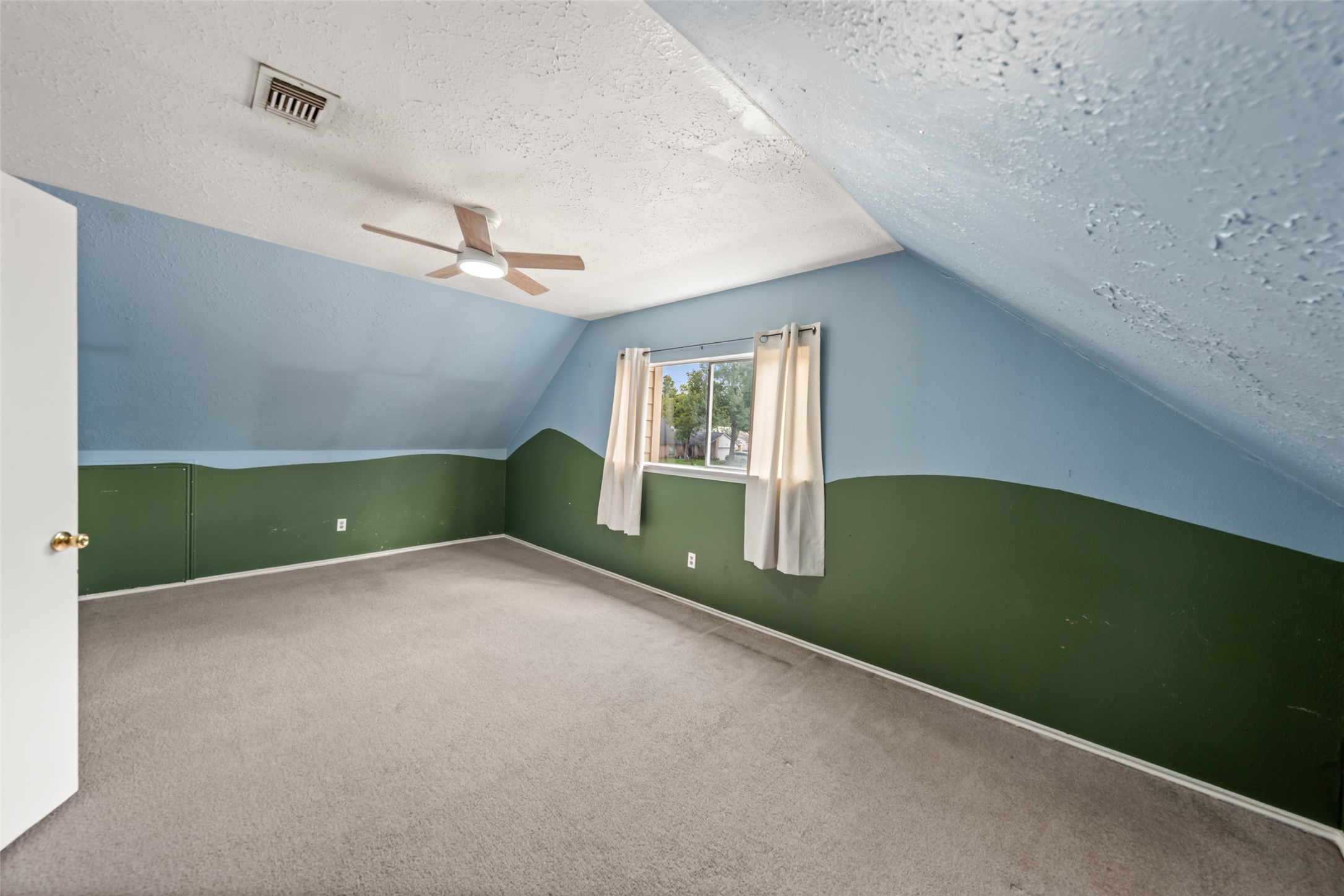 22303 Meadowrock Drive Property Photo 17