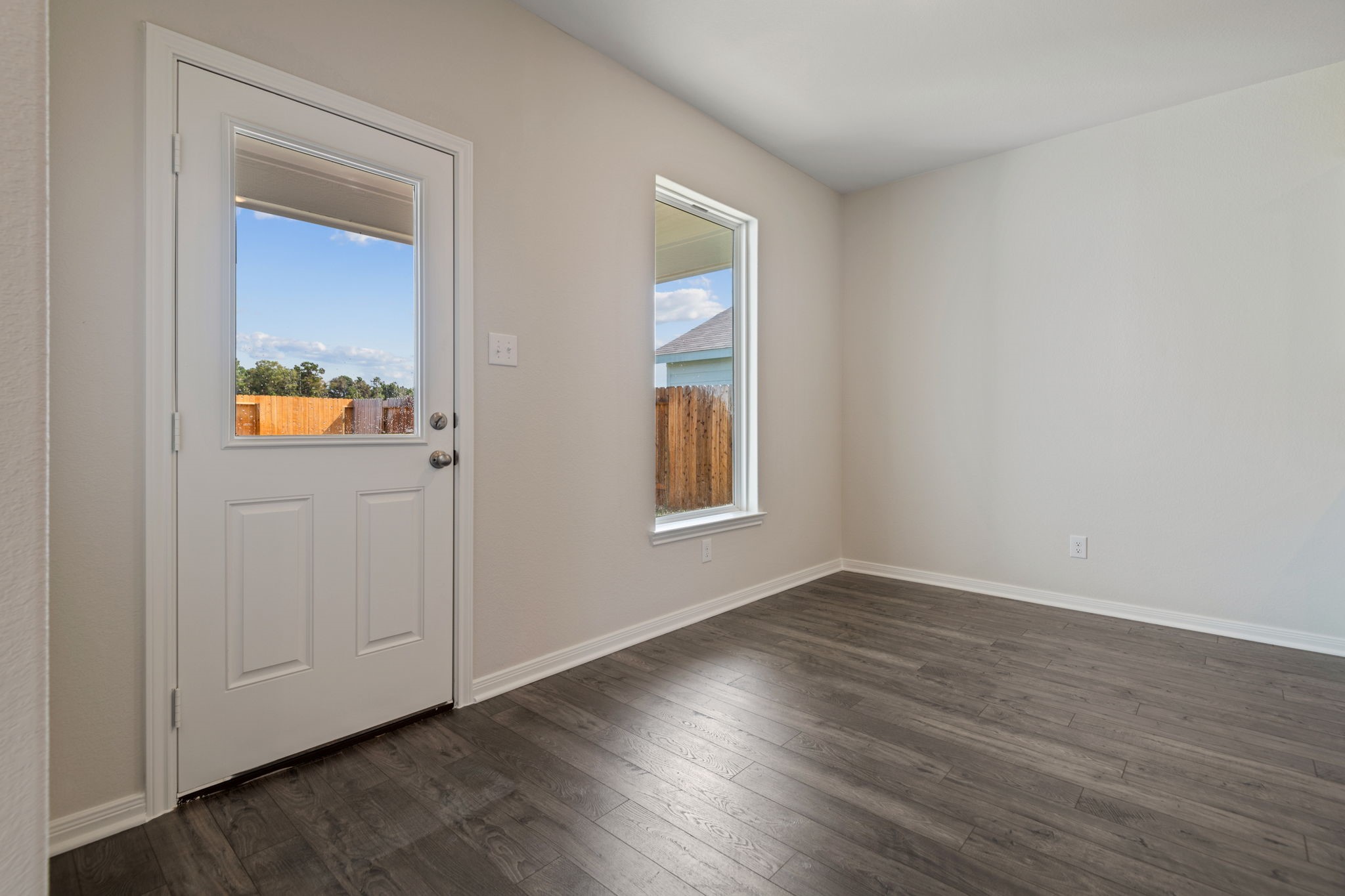 16483 Honeysuckle Hill Drive Property Photo 3