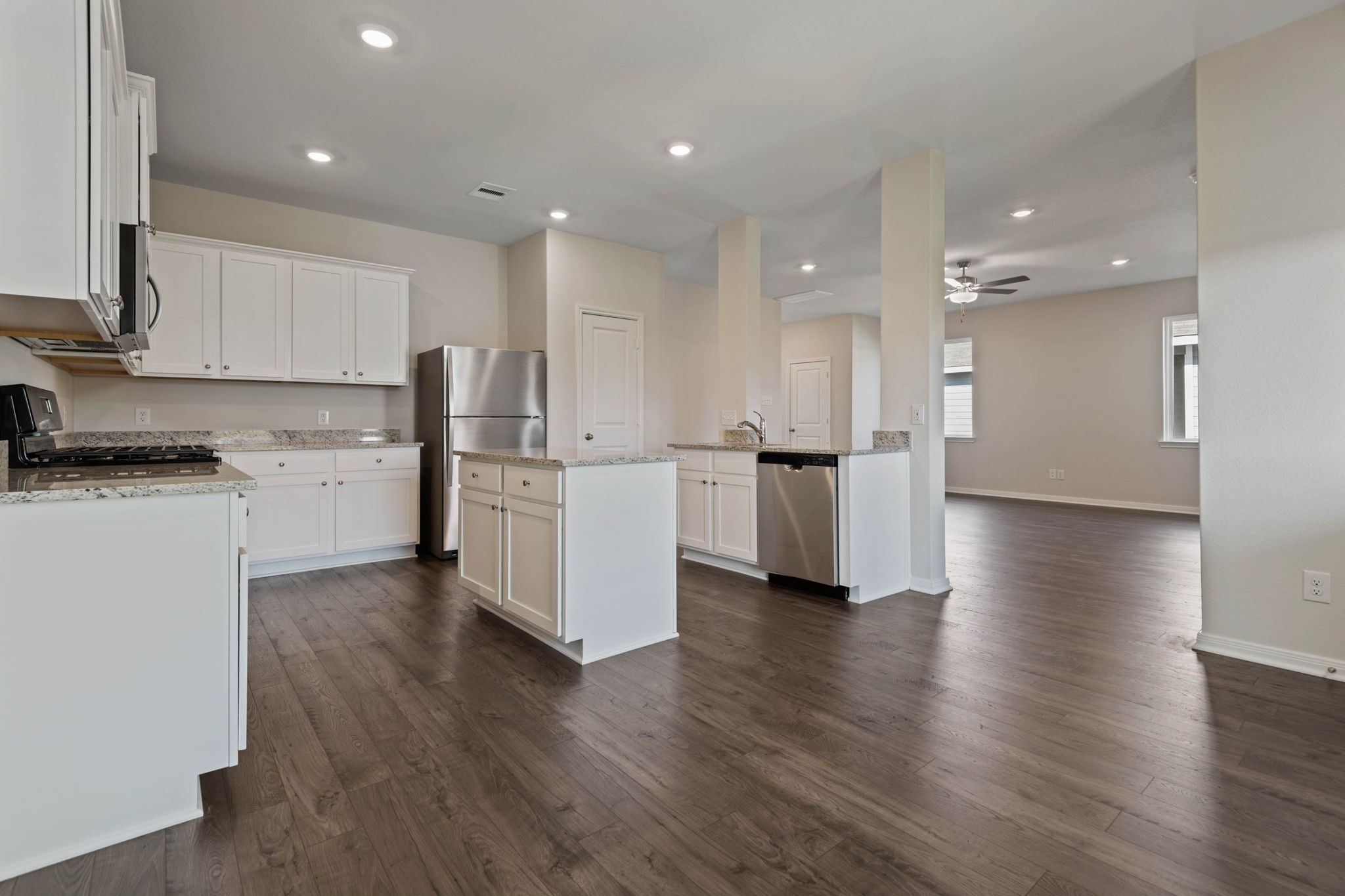 16483 Honeysuckle Hill Drive Property Photo 4