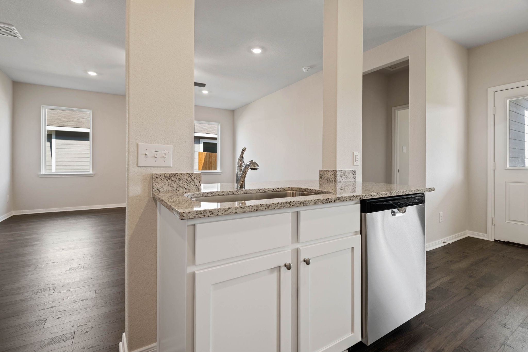 16483 Honeysuckle Hill Drive Property Photo 10