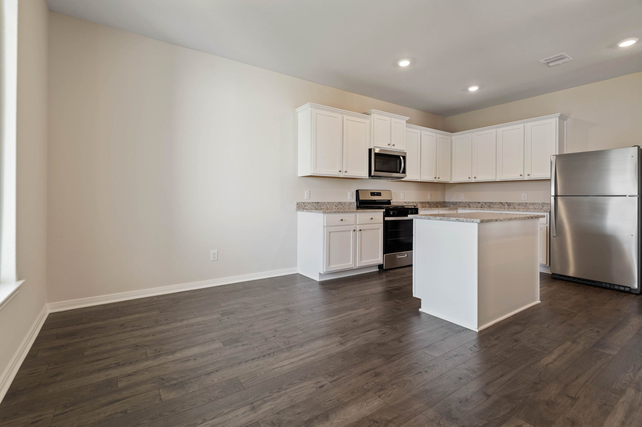 16483 Honeysuckle Hill Drive Property Photo 11