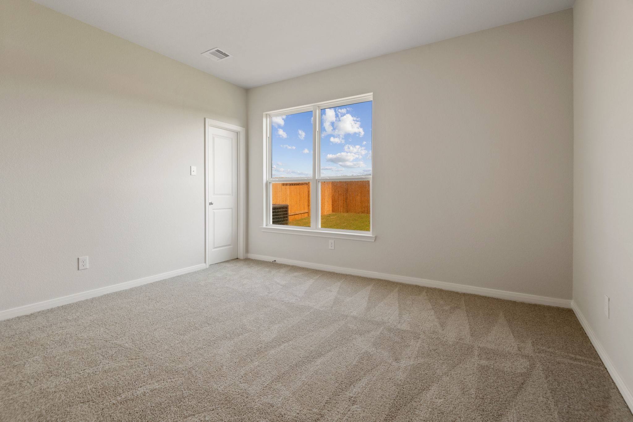 16483 Honeysuckle Hill Drive Property Photo 12