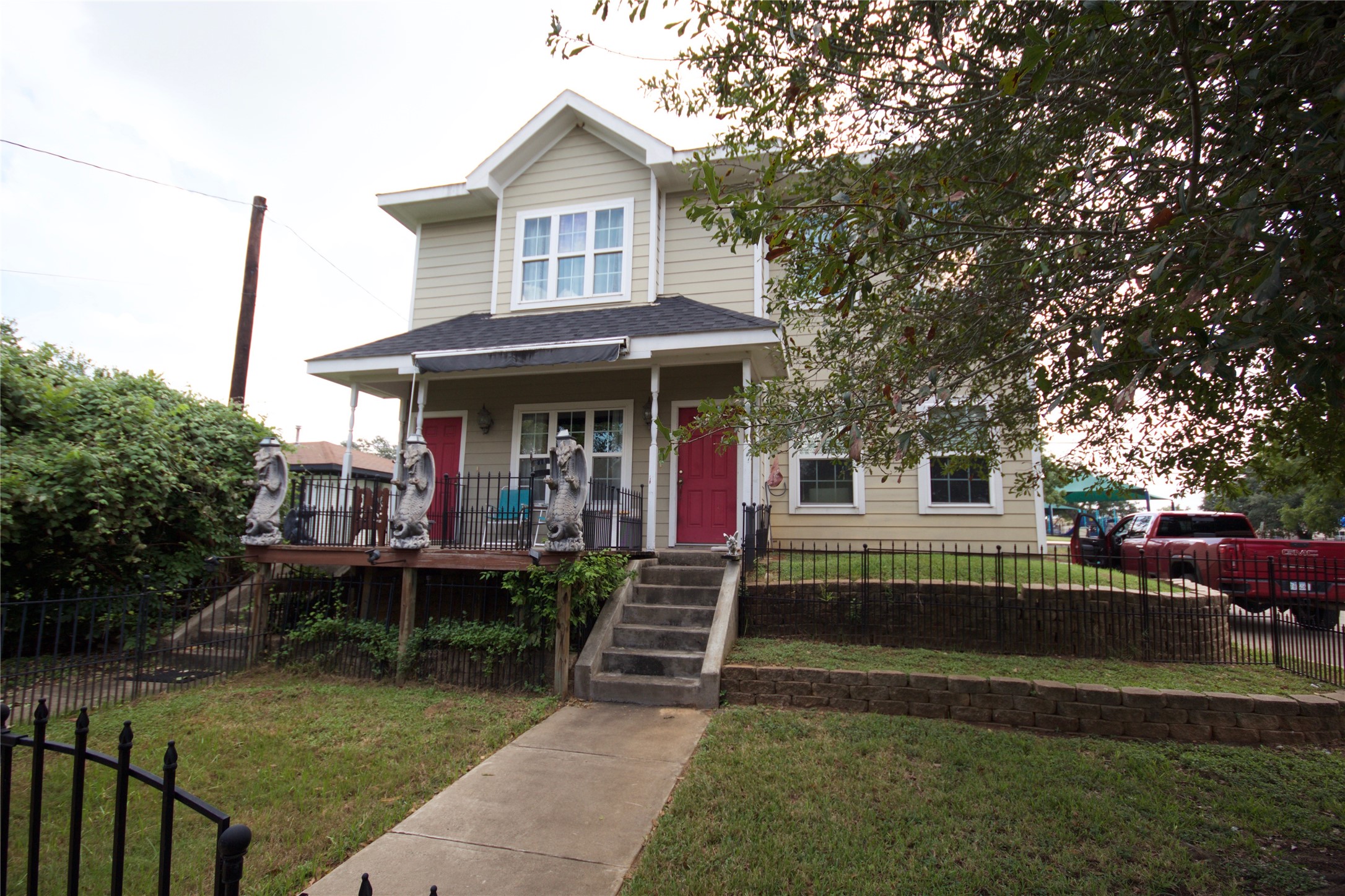 8 N Granville Street Property Photo 1