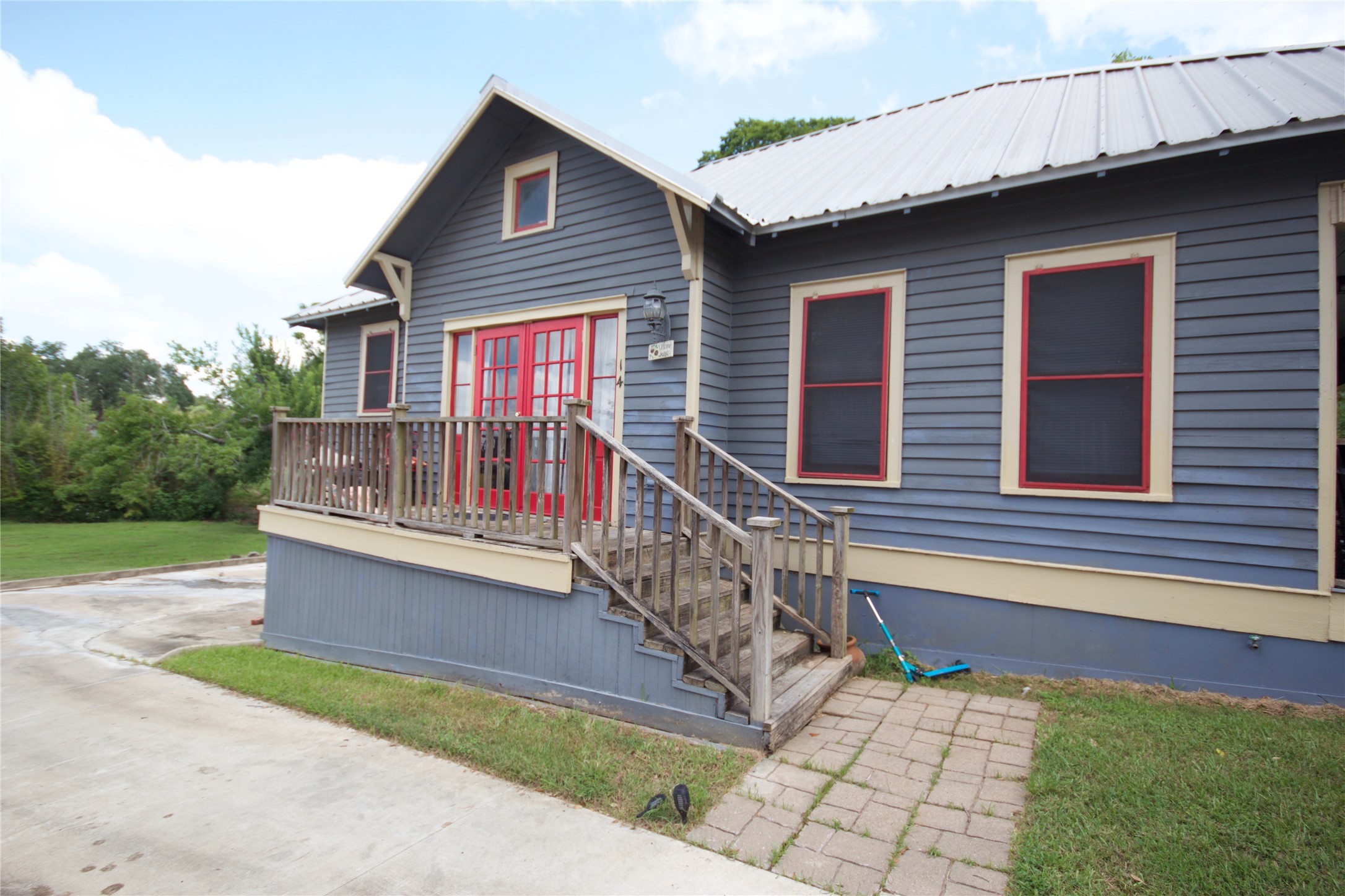 8 N Granville Street Property Photo 8