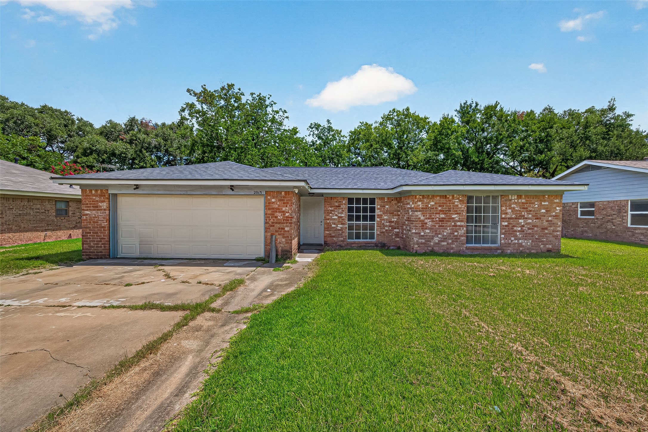2013 Long Dr Property Photo 1