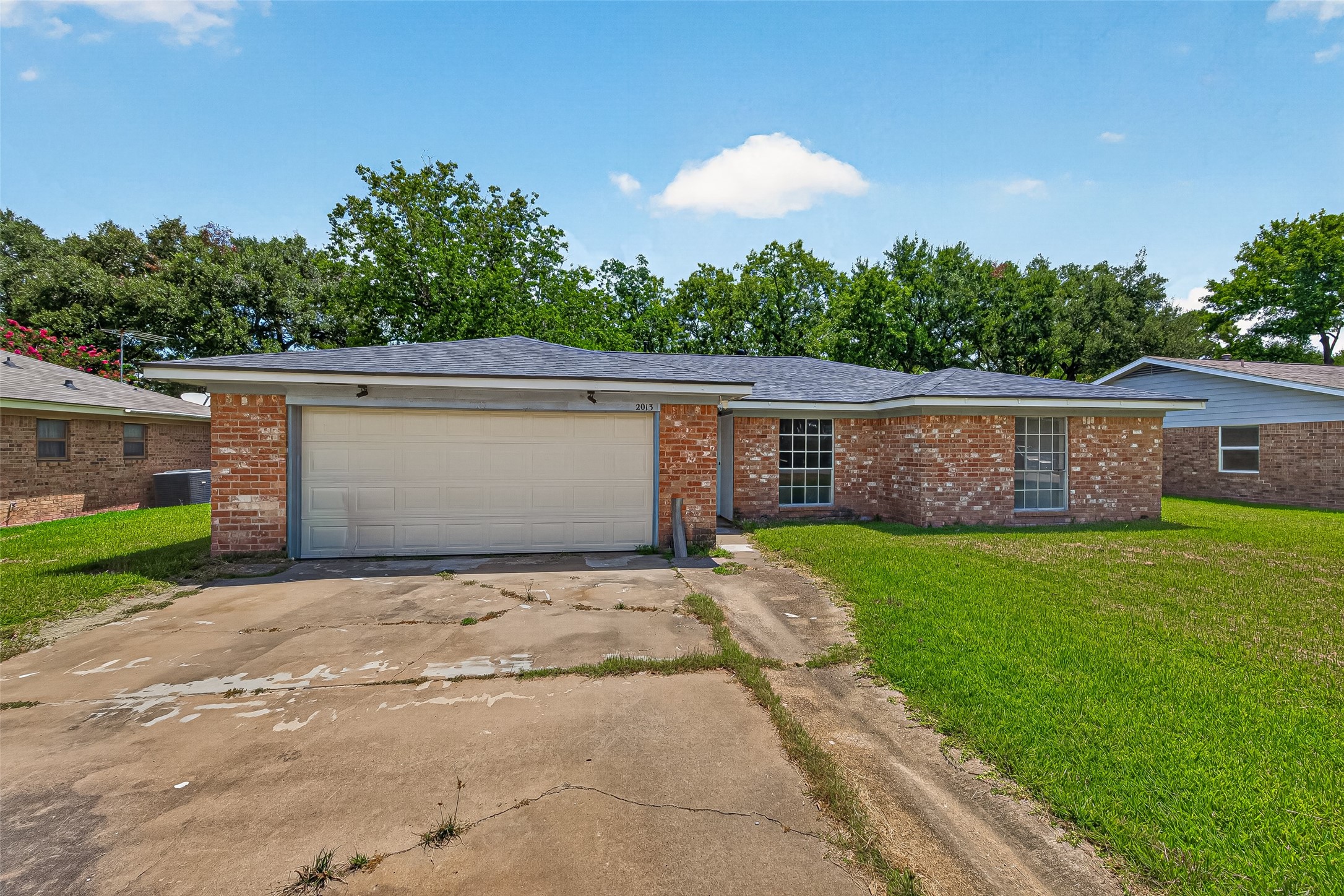 2013 Long Dr Property Photo 3