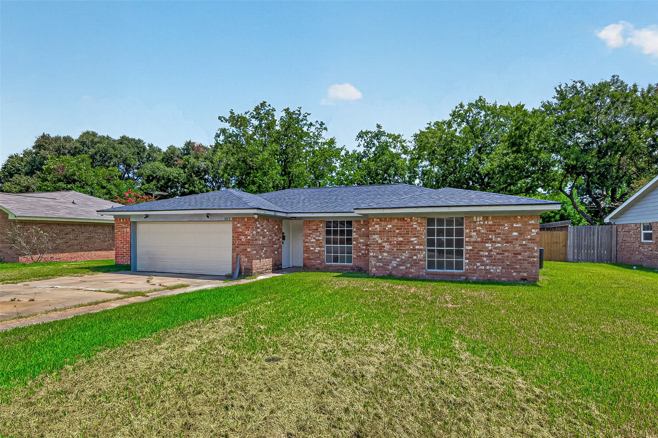 2013 Long Dr Property Photo 5