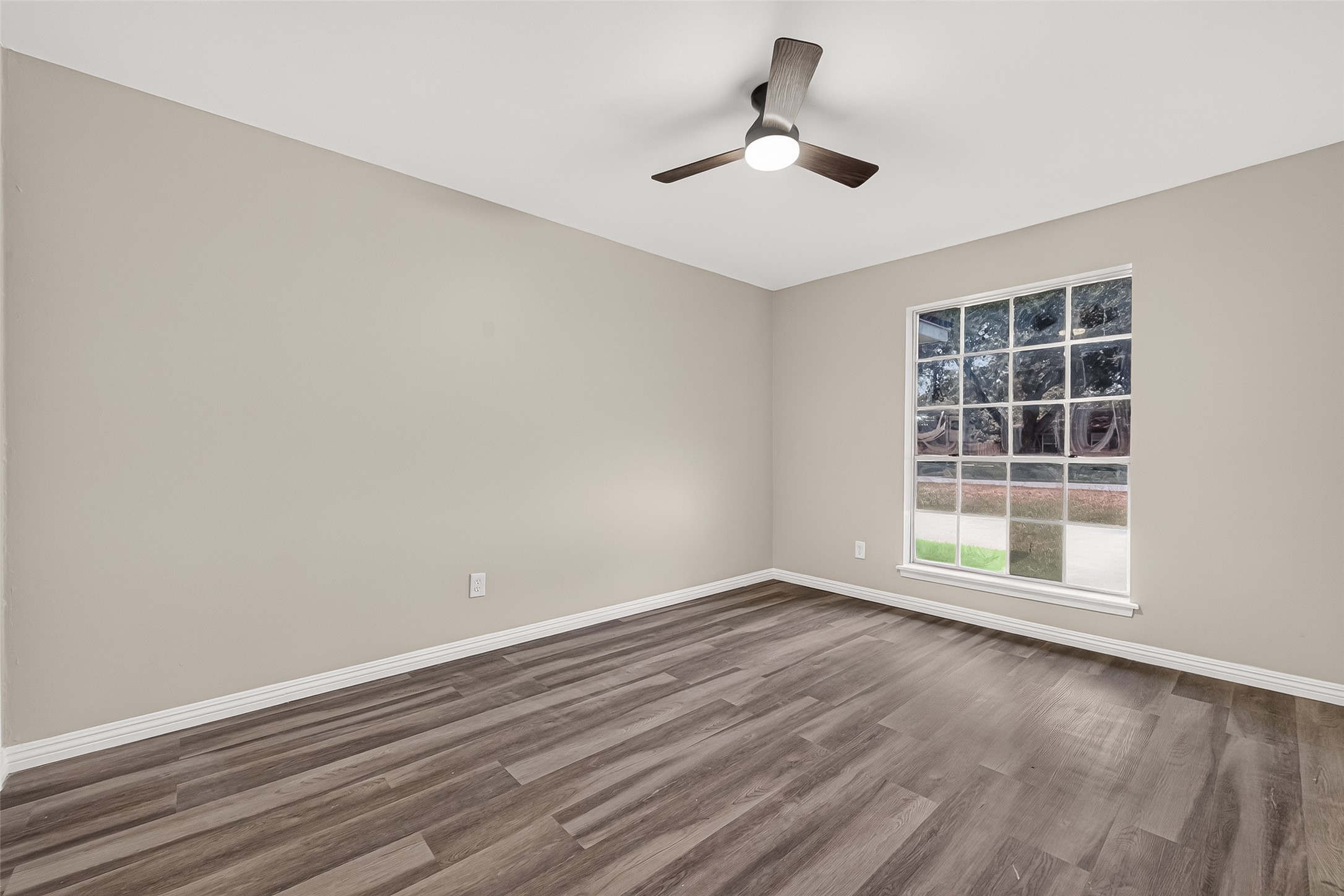2013 Long Dr Property Photo 9
