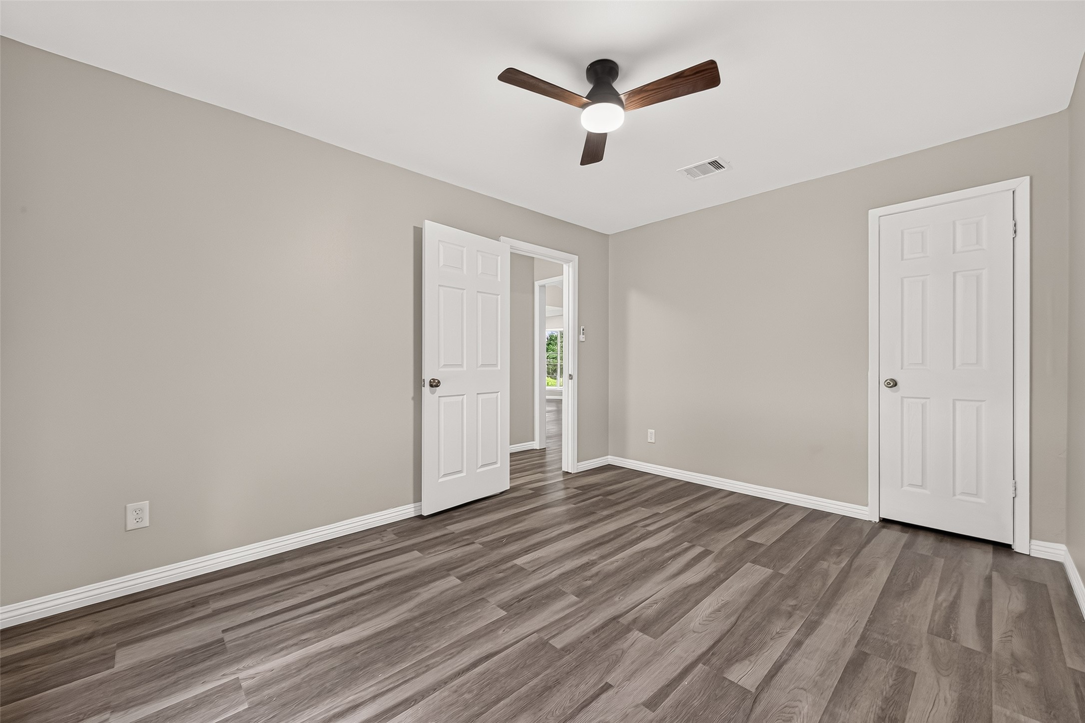 2013 Long Dr Property Photo 10