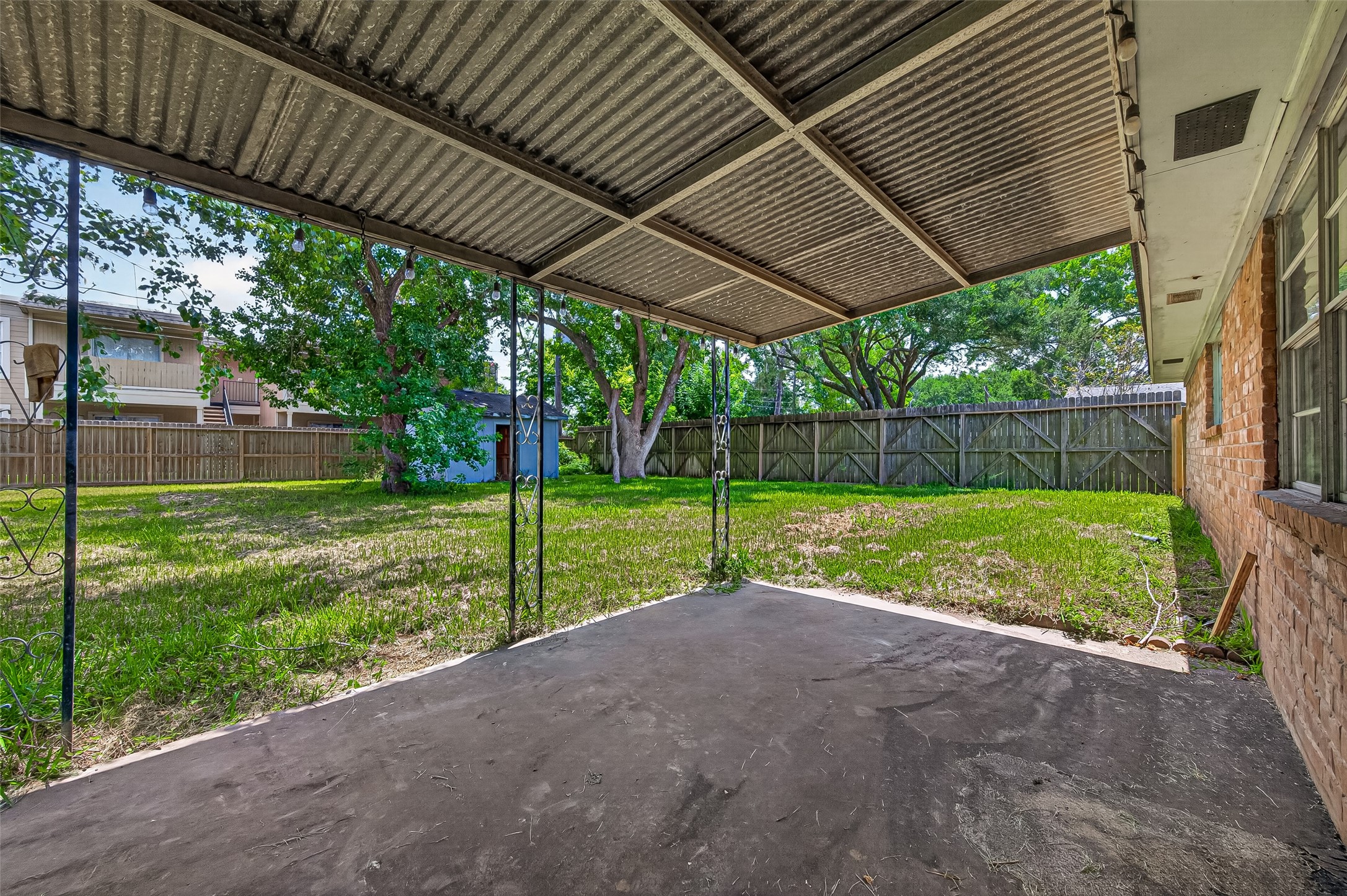 2013 Long Dr Property Photo 40