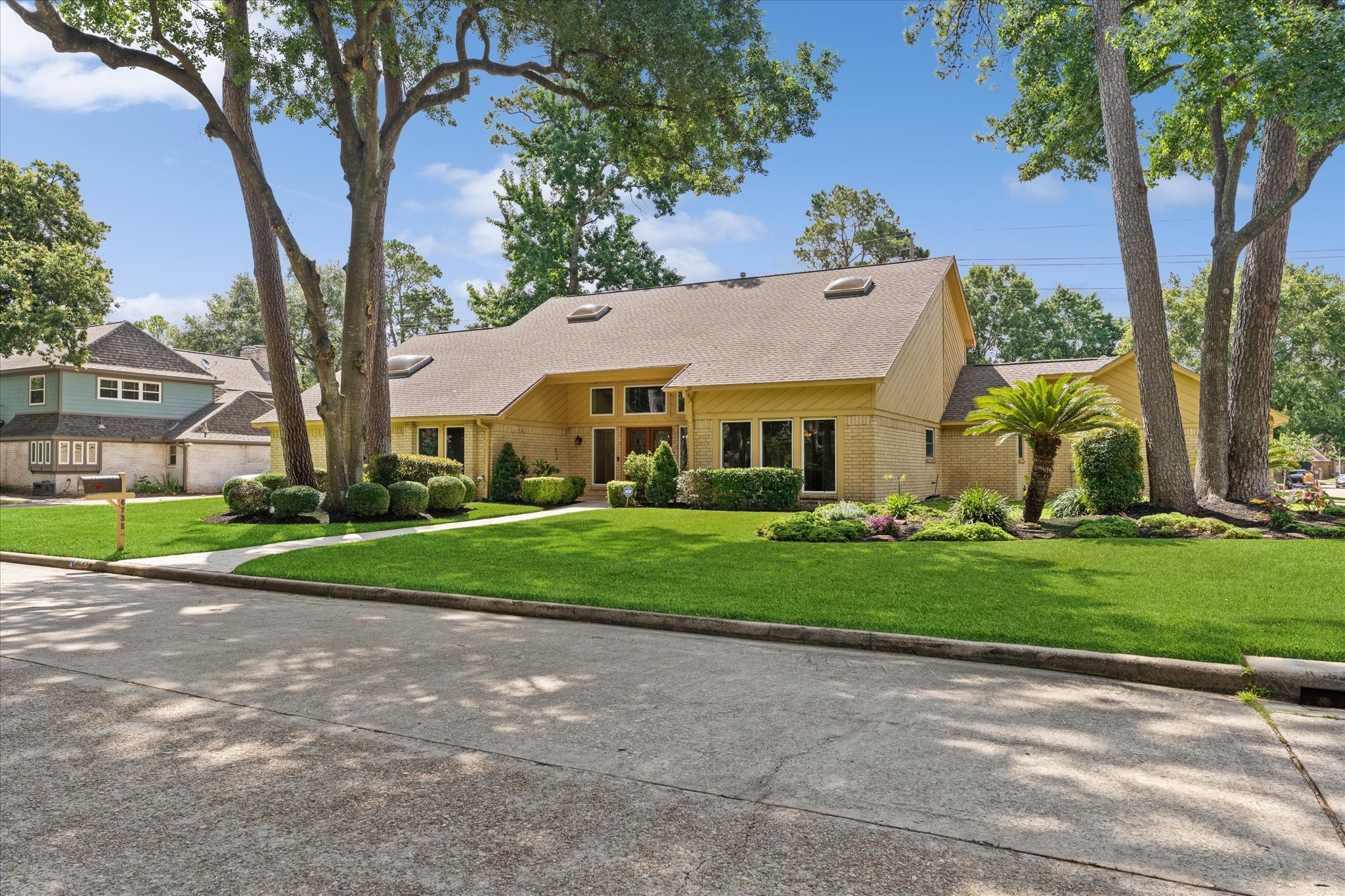 6735 Gentle Bend Drive Property Photo 1