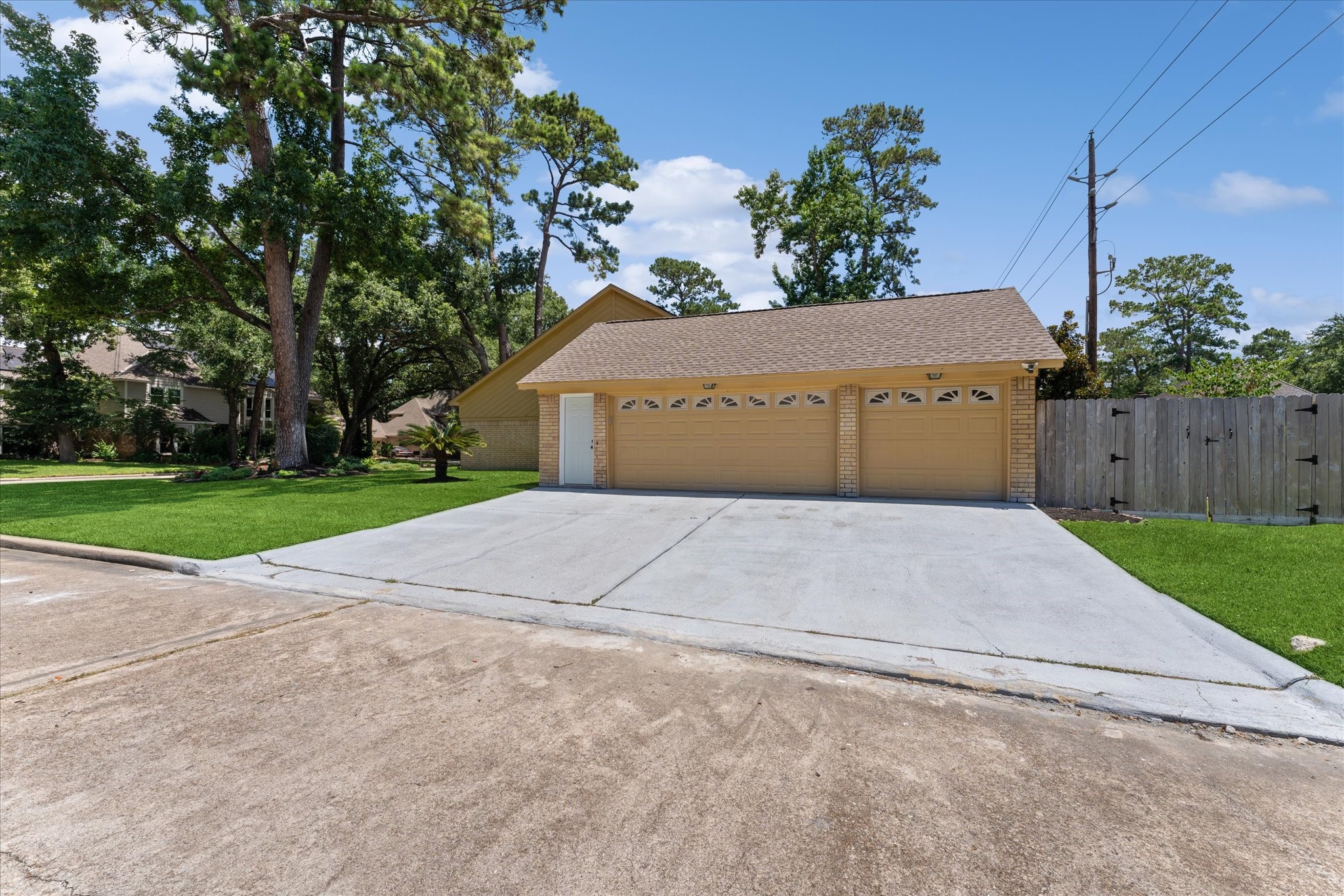 6735 Gentle Bend Drive Property Photo 2