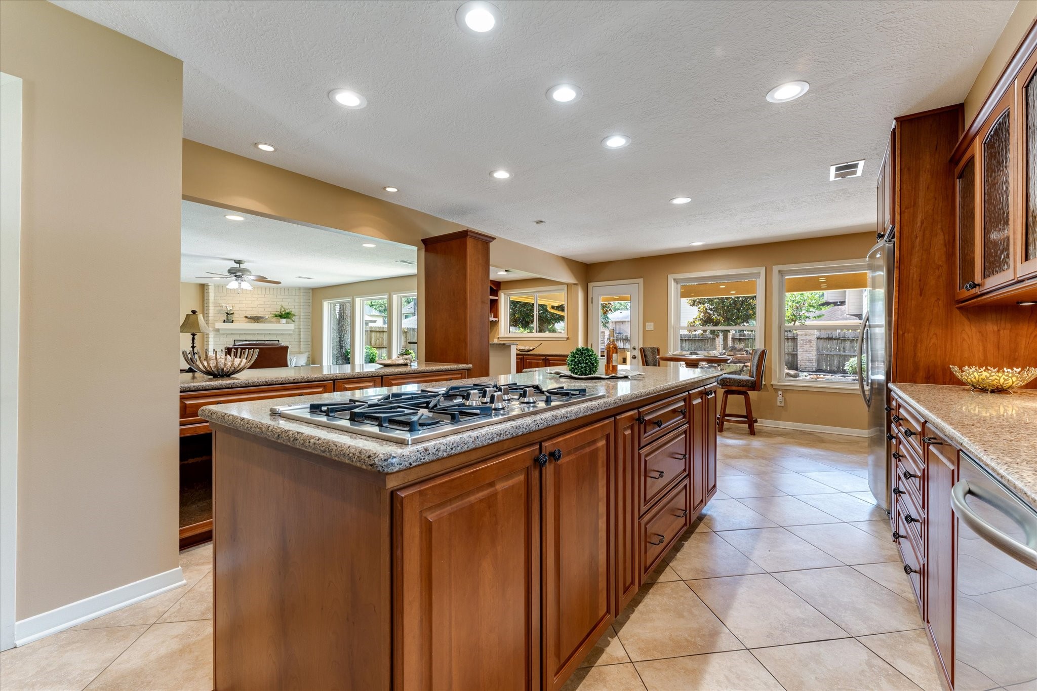 6735 Gentle Bend Drive Property Photo 18