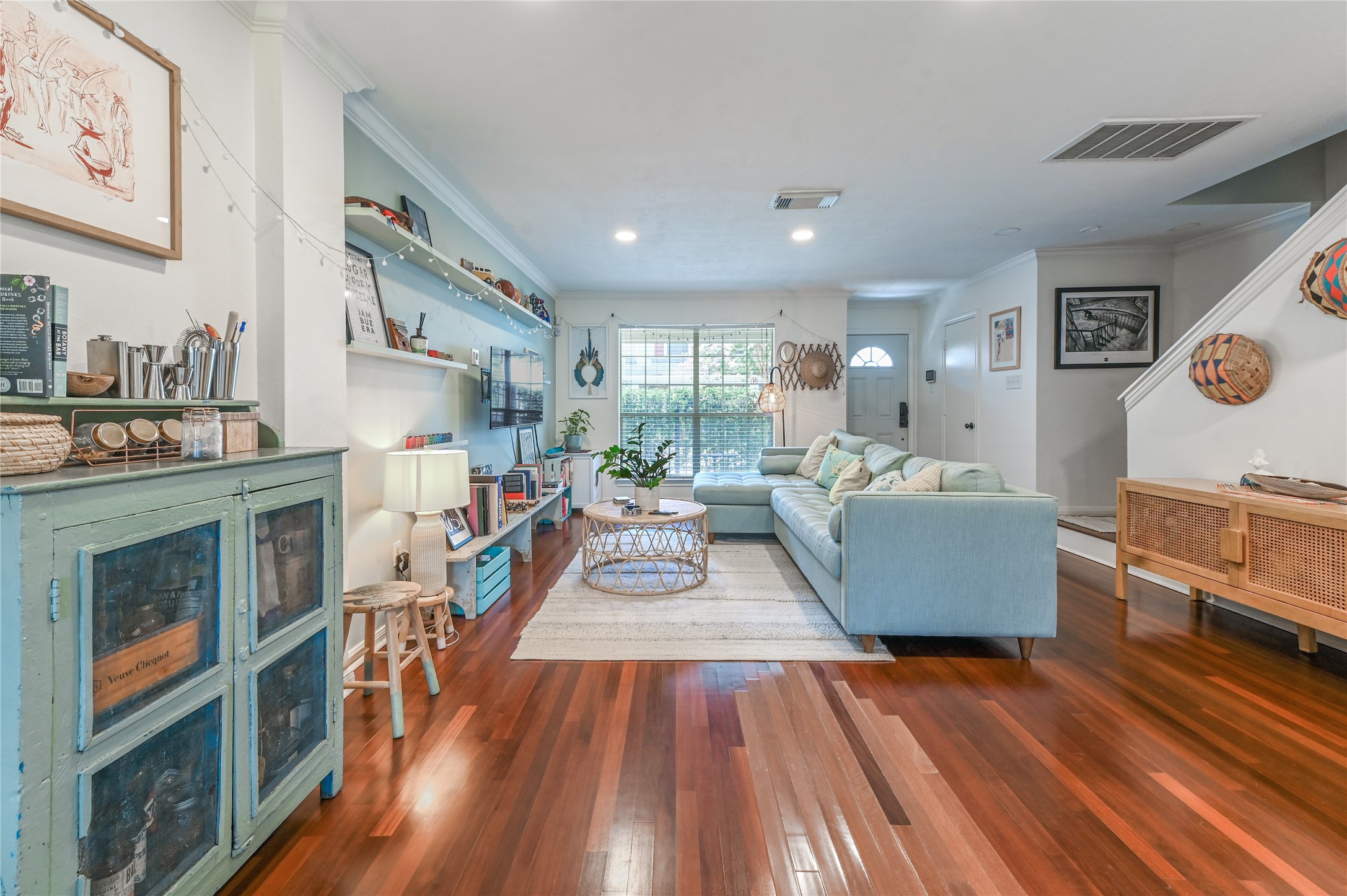 1004 Ruthven Street Property Photo 4