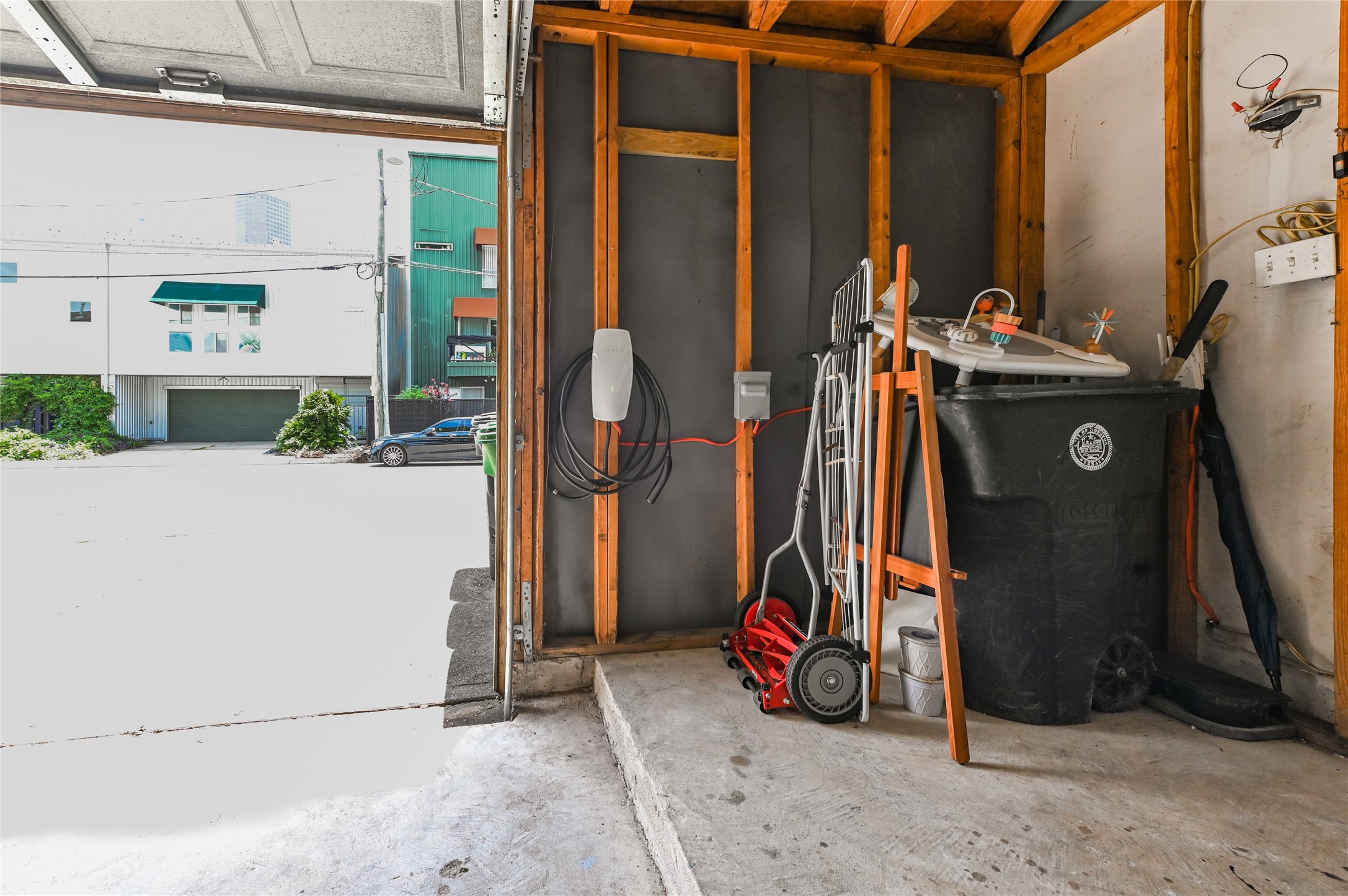 1004 Ruthven Street Property Photo 24