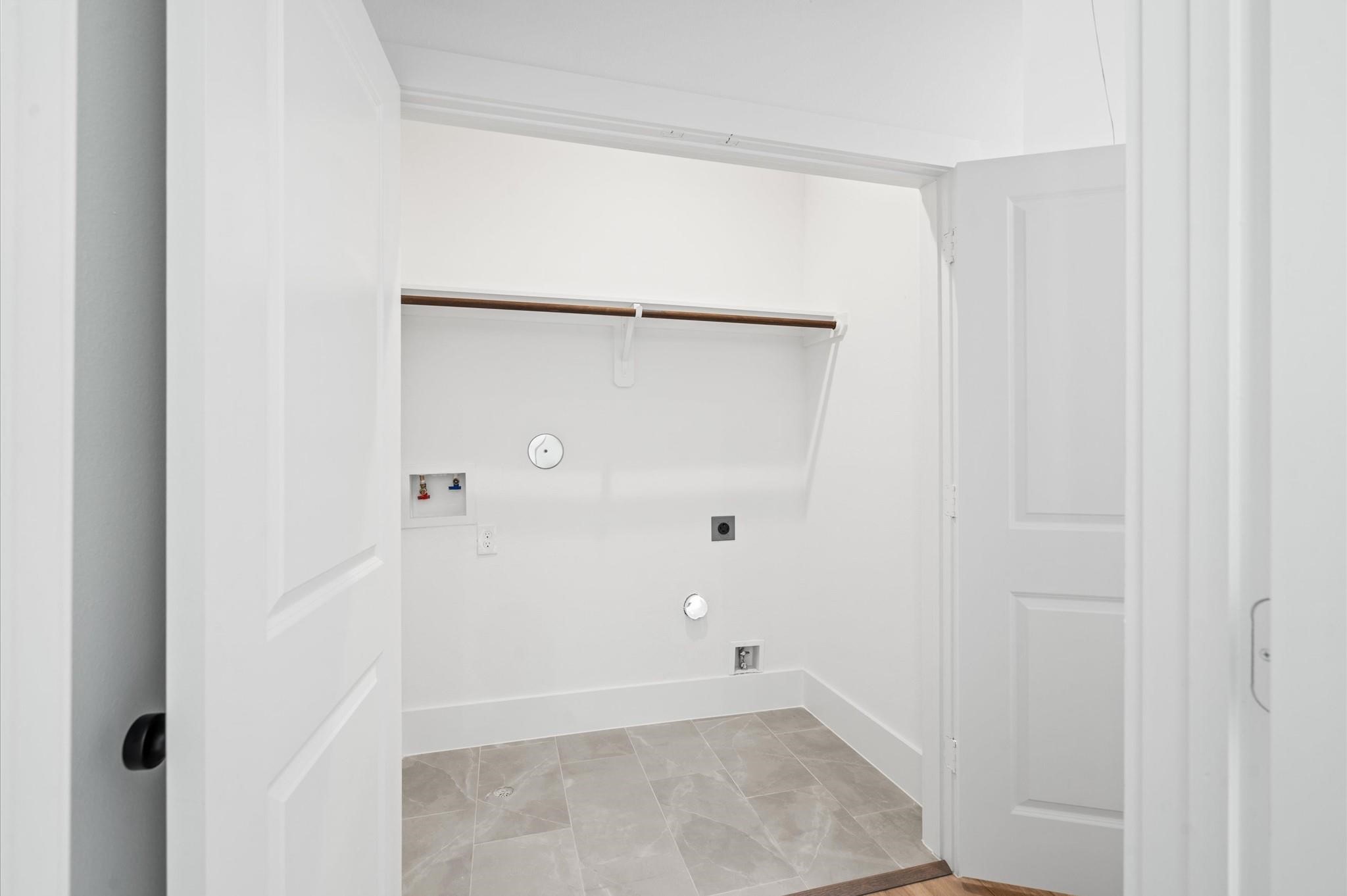 1307 Oak Tree Forest Court Property Photo 8