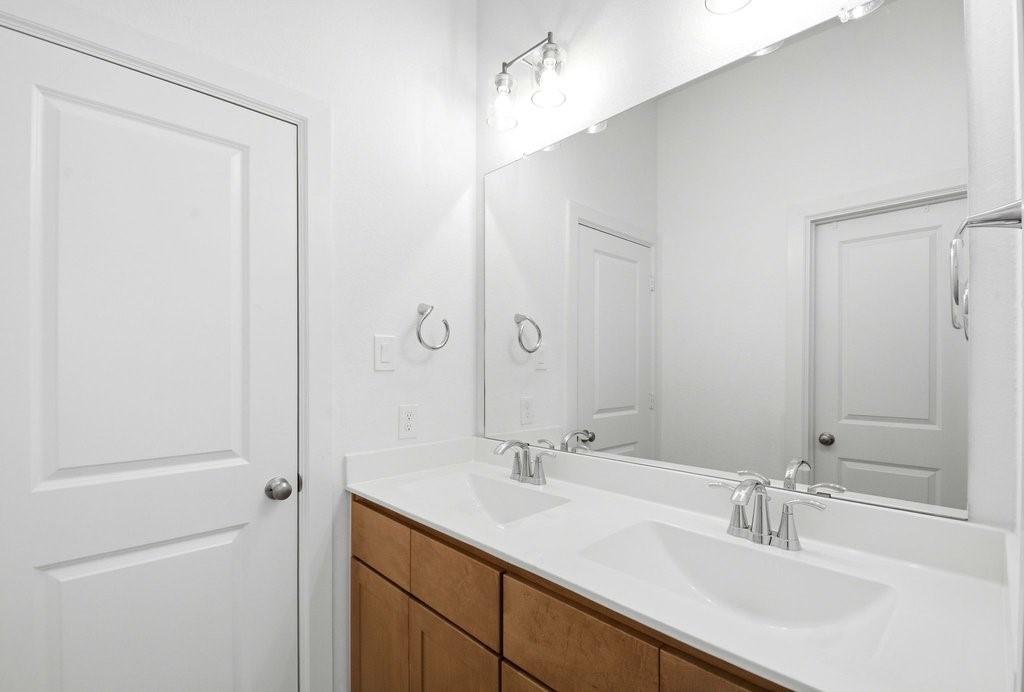 14314 Olive Harbor Trl Property Photo 17