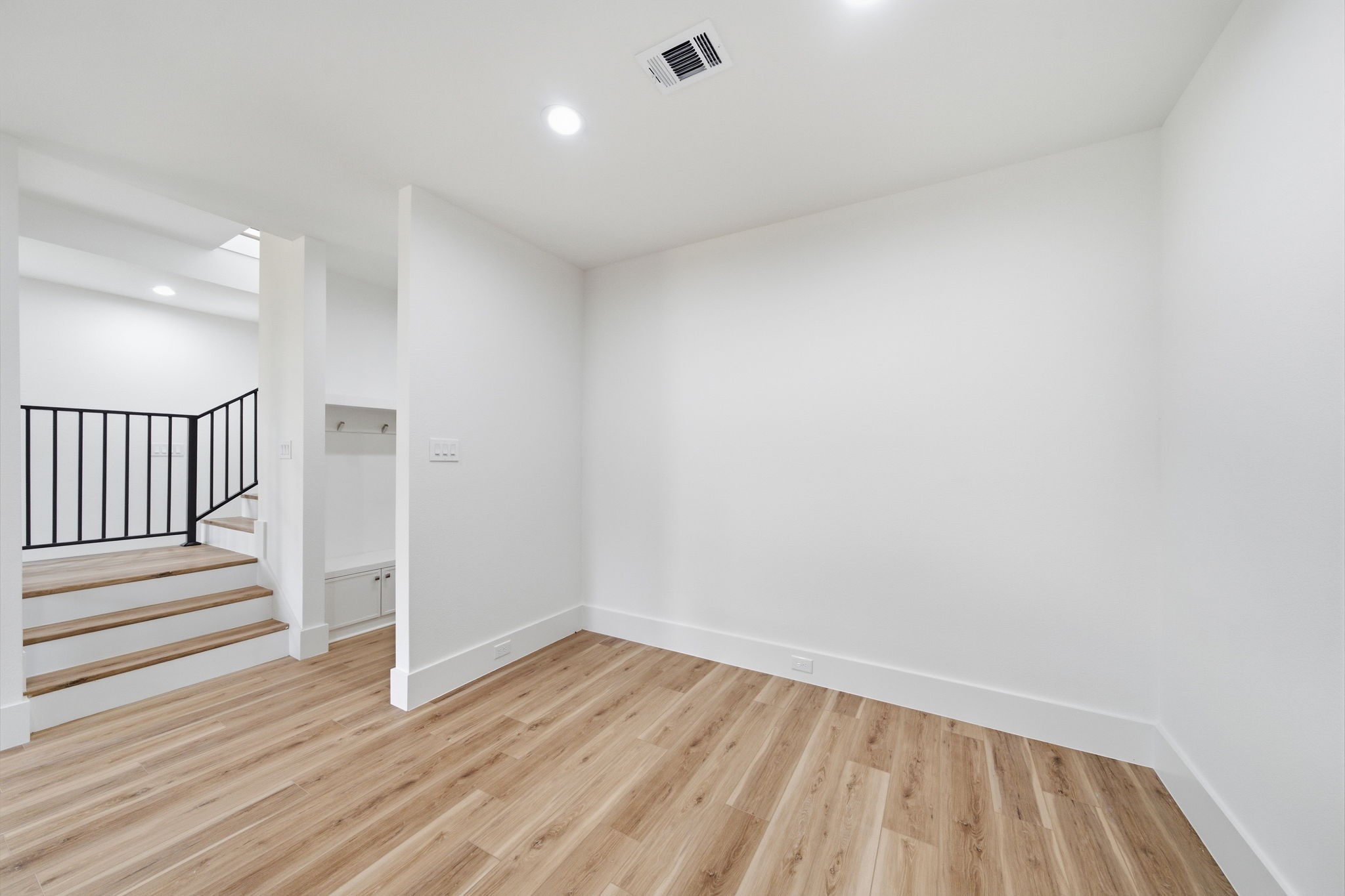 6511 Narcissus Street B Property Photo 5