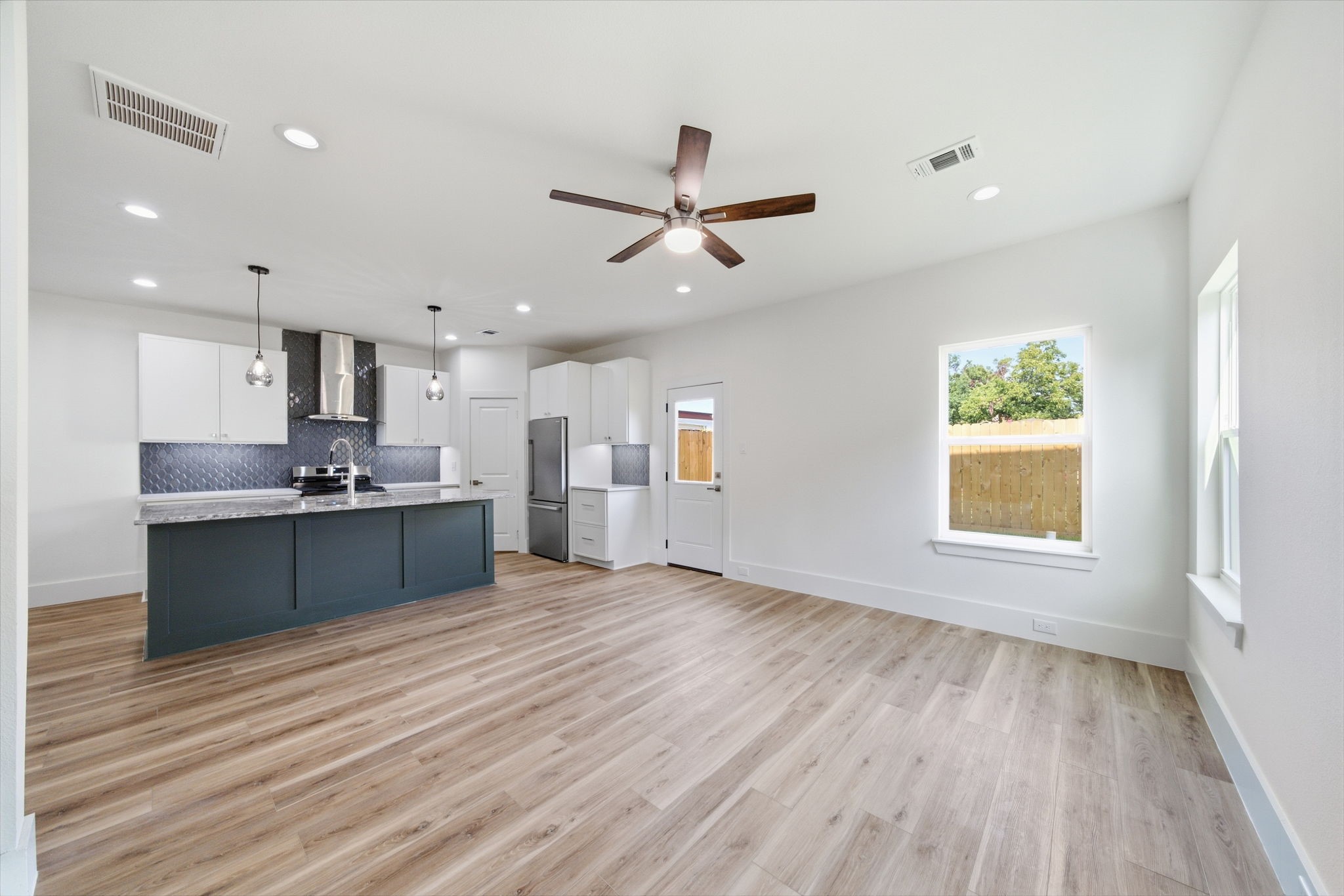 6511 Narcissus Street B Property Photo 8