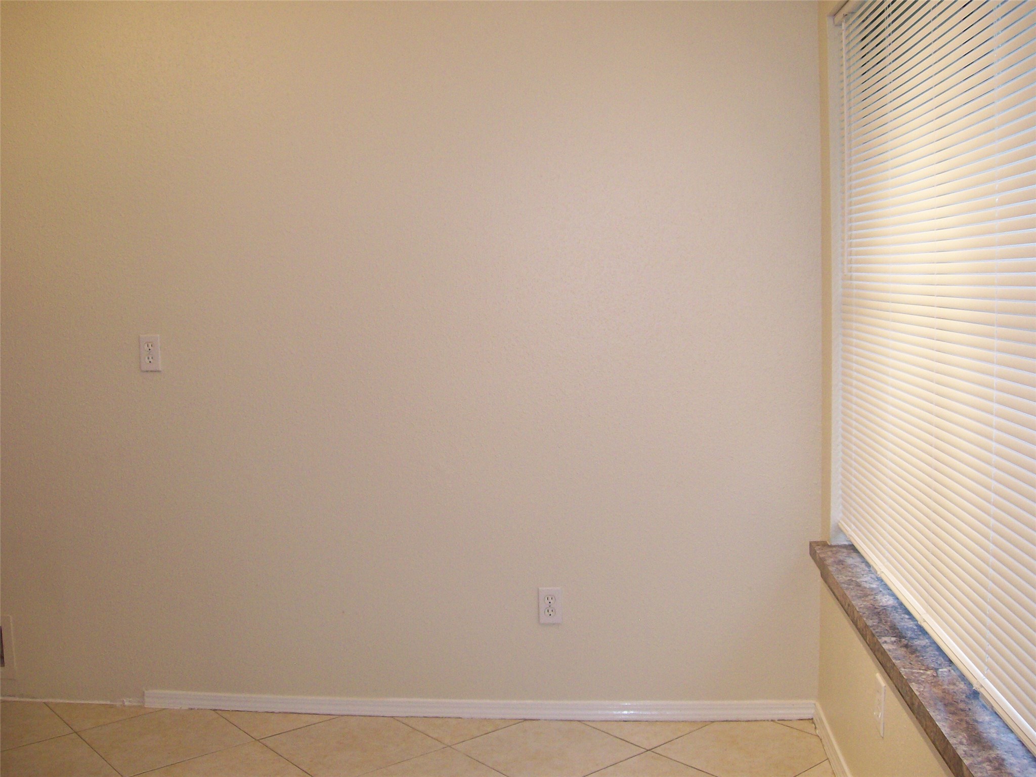 2617 Knoxville Drive Property Photo 6