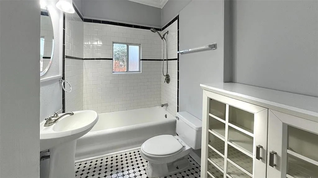 1827 Colquitt Property Photo 2
