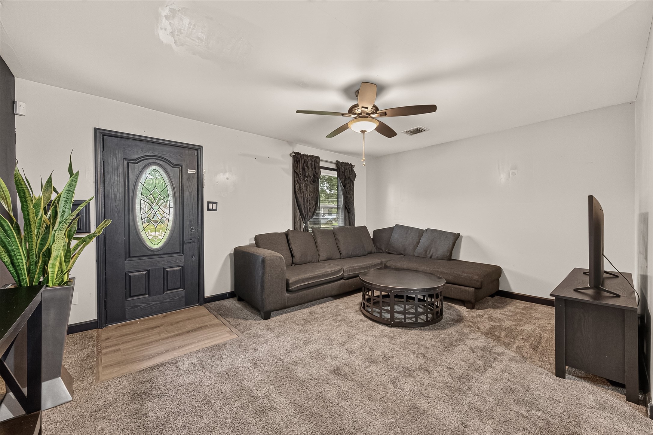 10914 La Crosse Street Property Photo 3