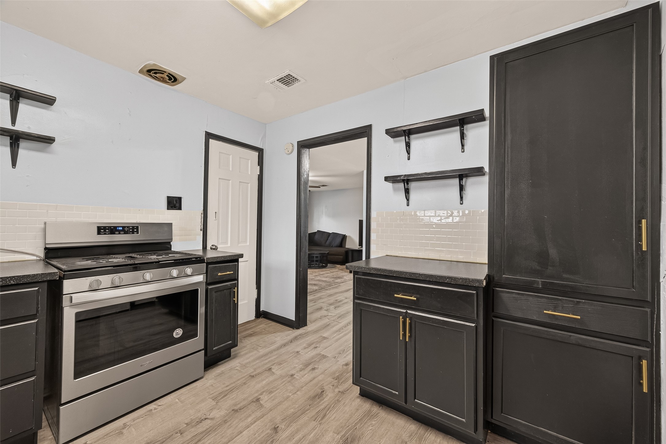 10914 La Crosse Street Property Photo 8
