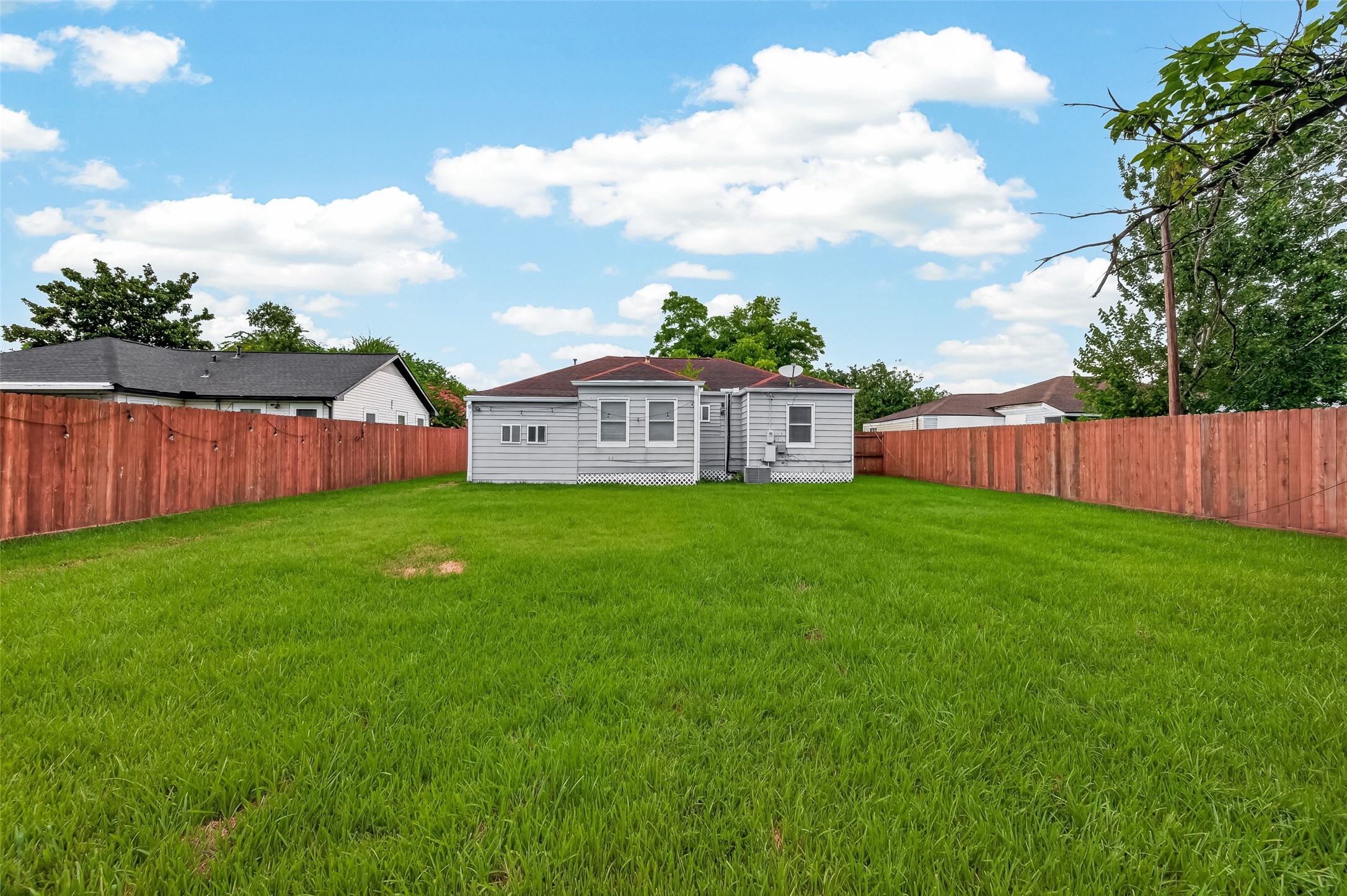 10914 La Crosse Street Property Photo 13