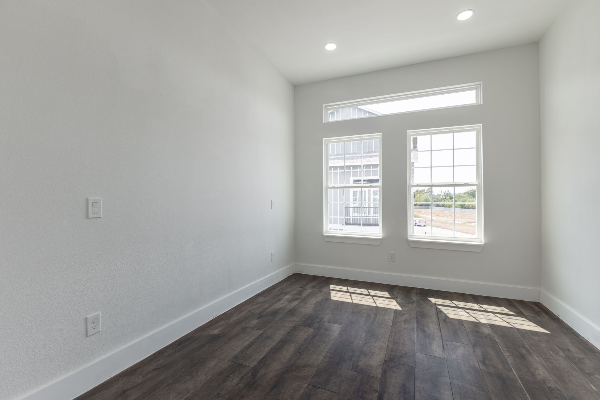 18846 Elegance Avenue Property Photo 12
