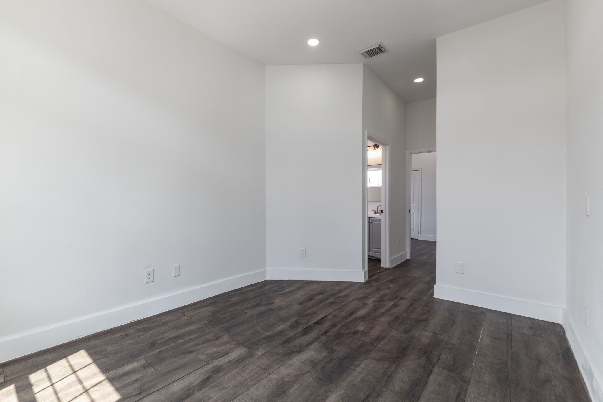 18846 Elegance Avenue Property Photo 14