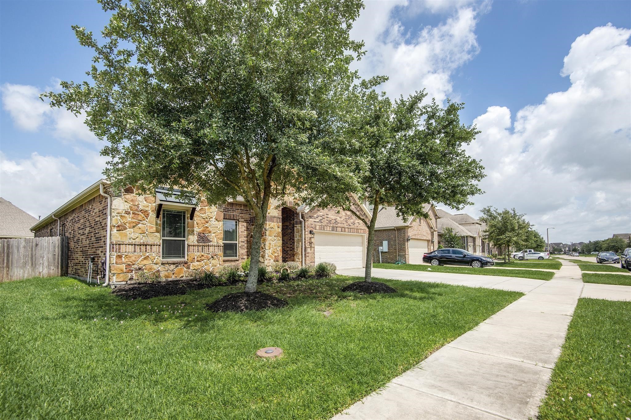 321 Westwood Drive Property Photo 2