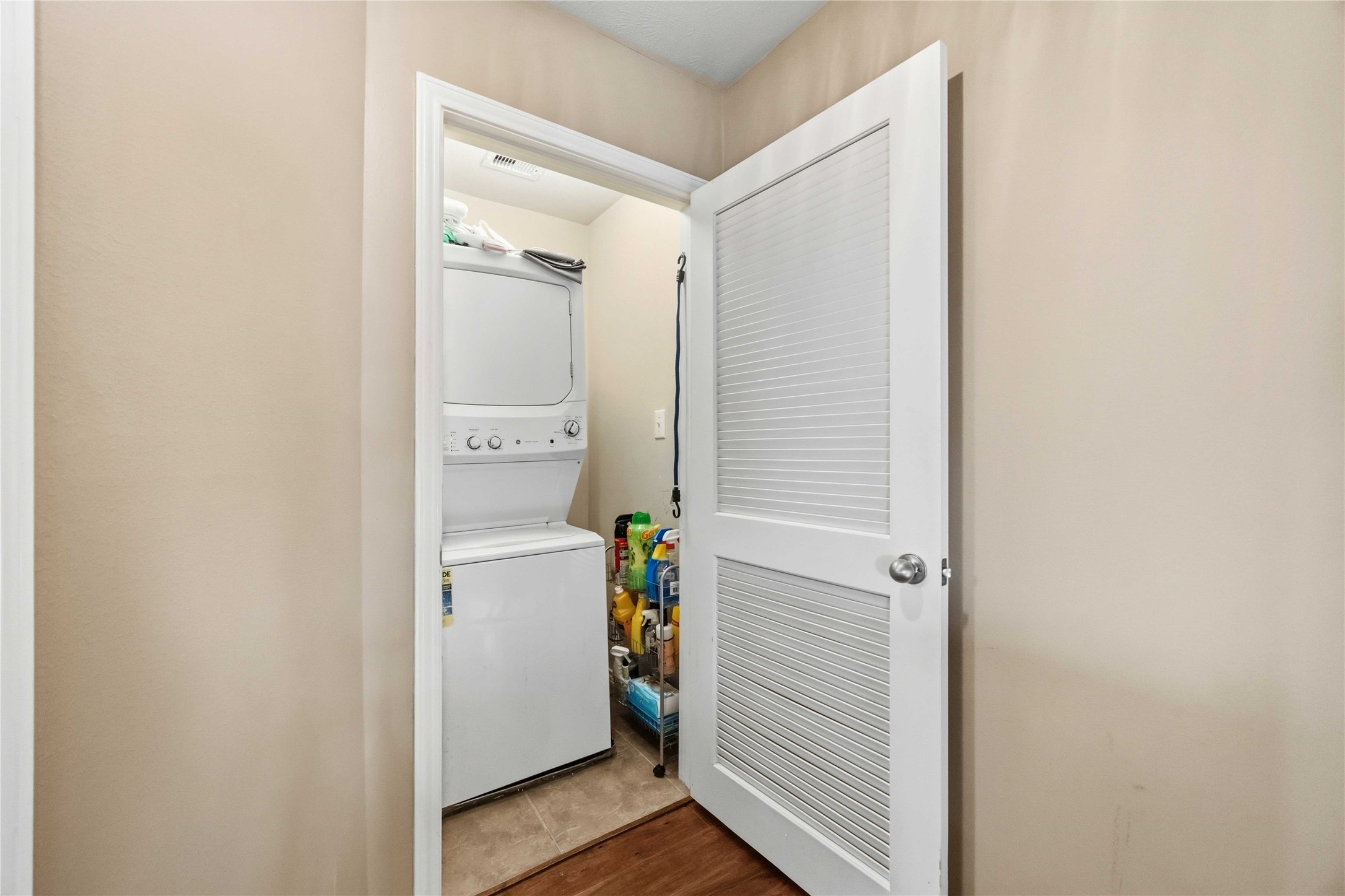 7014 Woodridge Row Drive Property Photo 3