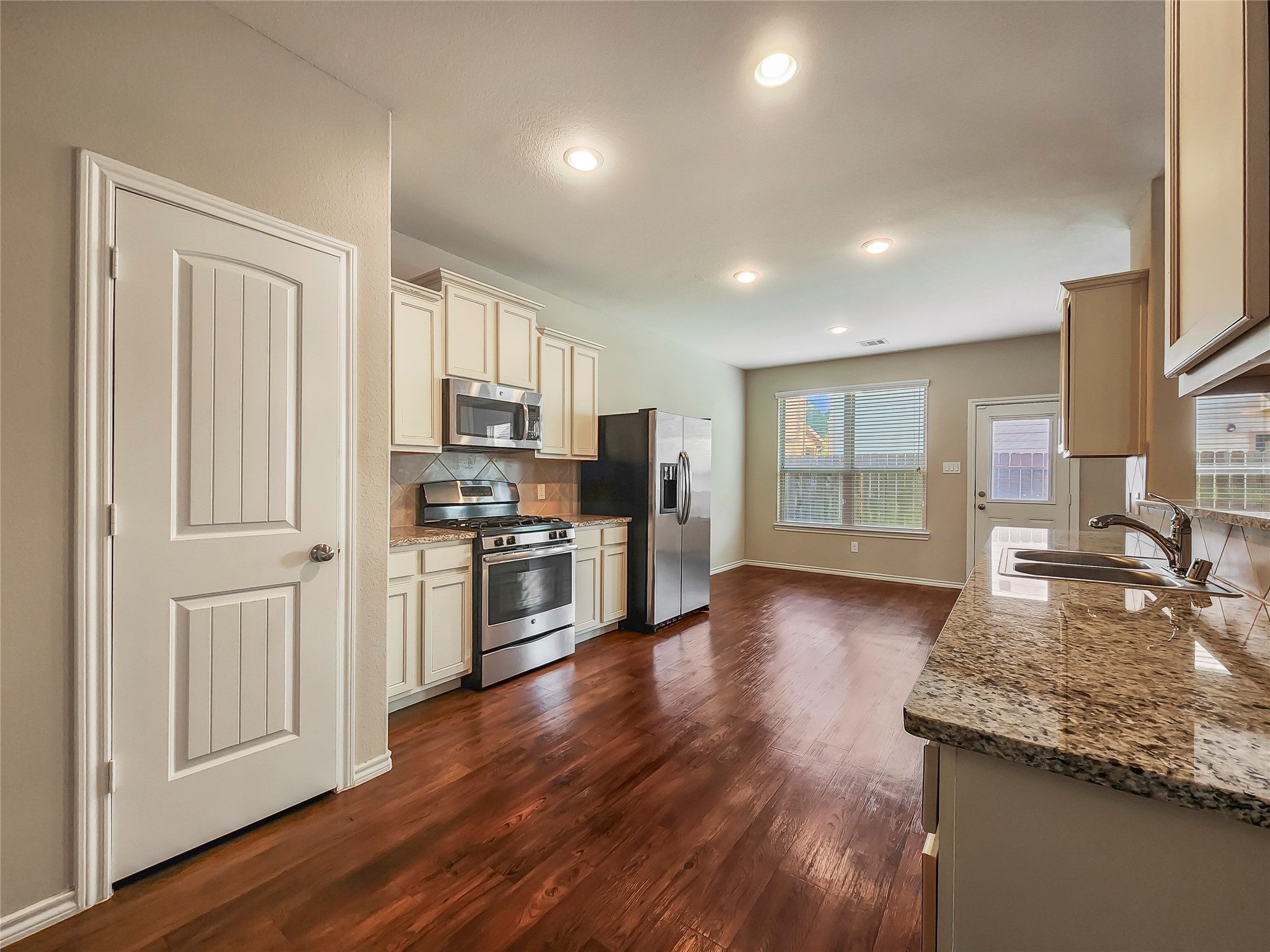 1746 Kilmory Court Property Photo 6