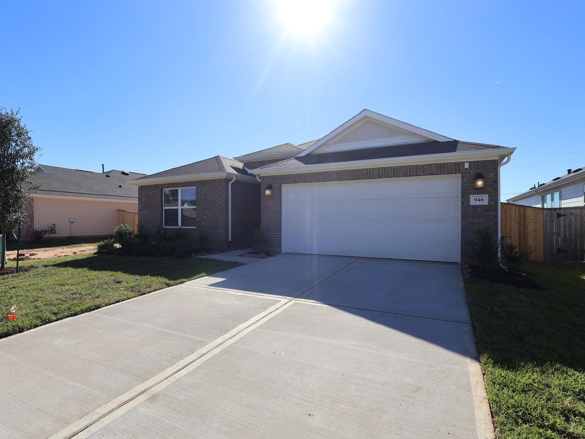946 Garden Path Drive, Willis Tx 77378 Property Photo 2
