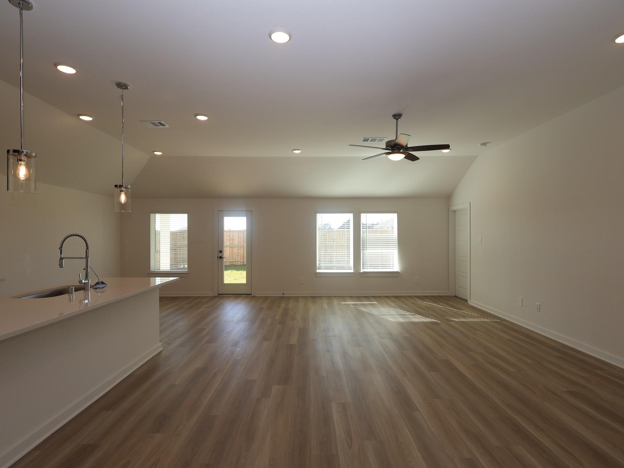 946 Garden Path Drive, Willis Tx 77378 Property Photo 7
