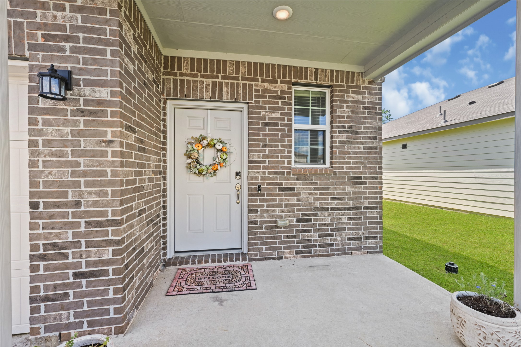 820 Westpointe Drive Property Photo 2