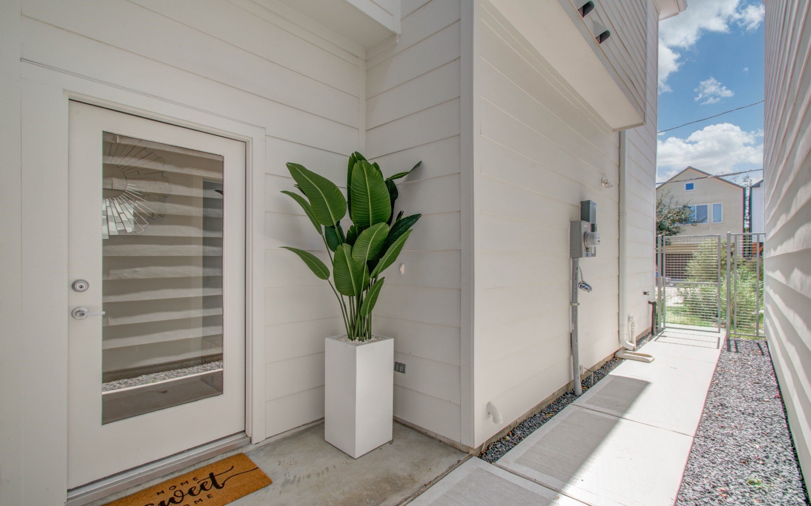 5215 Noble Street B Property Photo 6