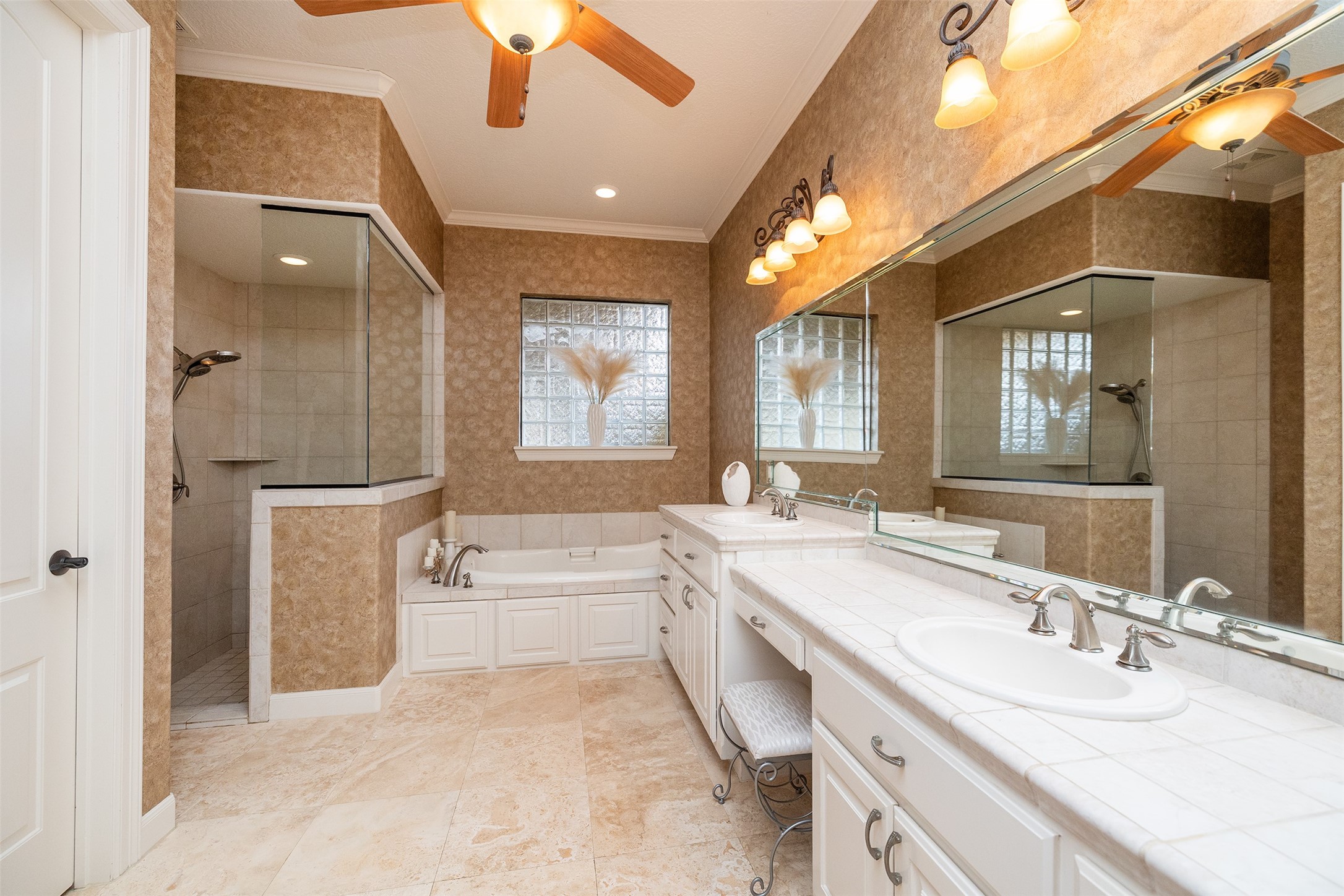 3023 Serena Vista Way Property Photo 25