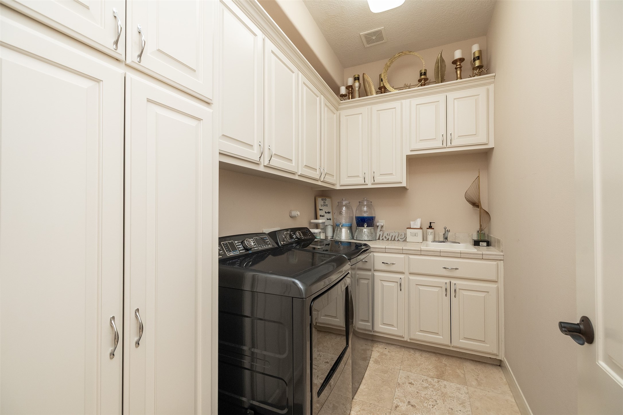 3023 Serena Vista Way Property Photo 33