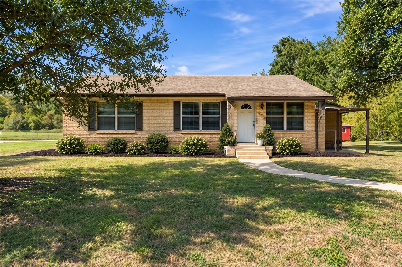 806 Mary Lake Drive Property Photo 1