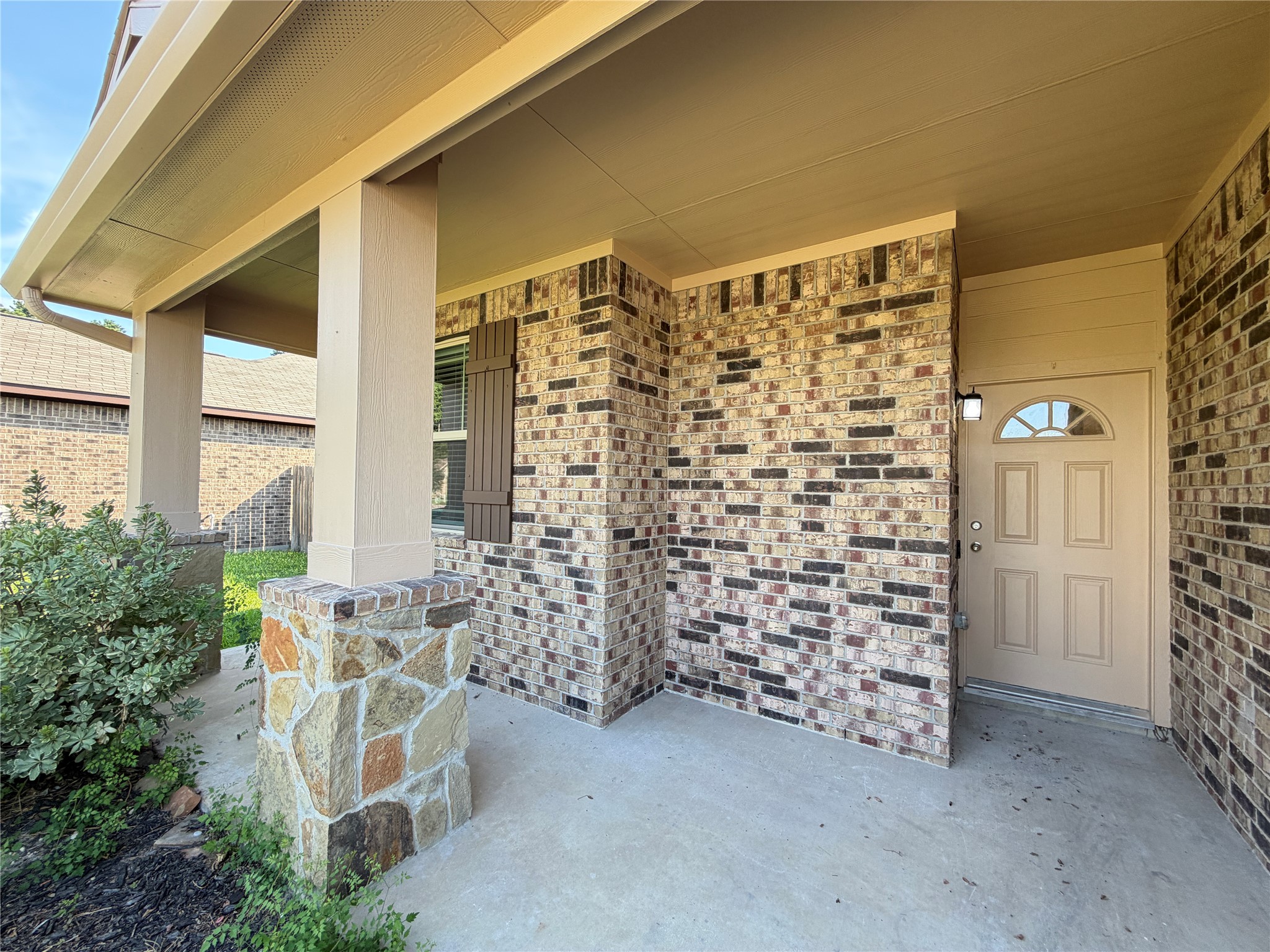 15613 All Star Drive Property Photo 4